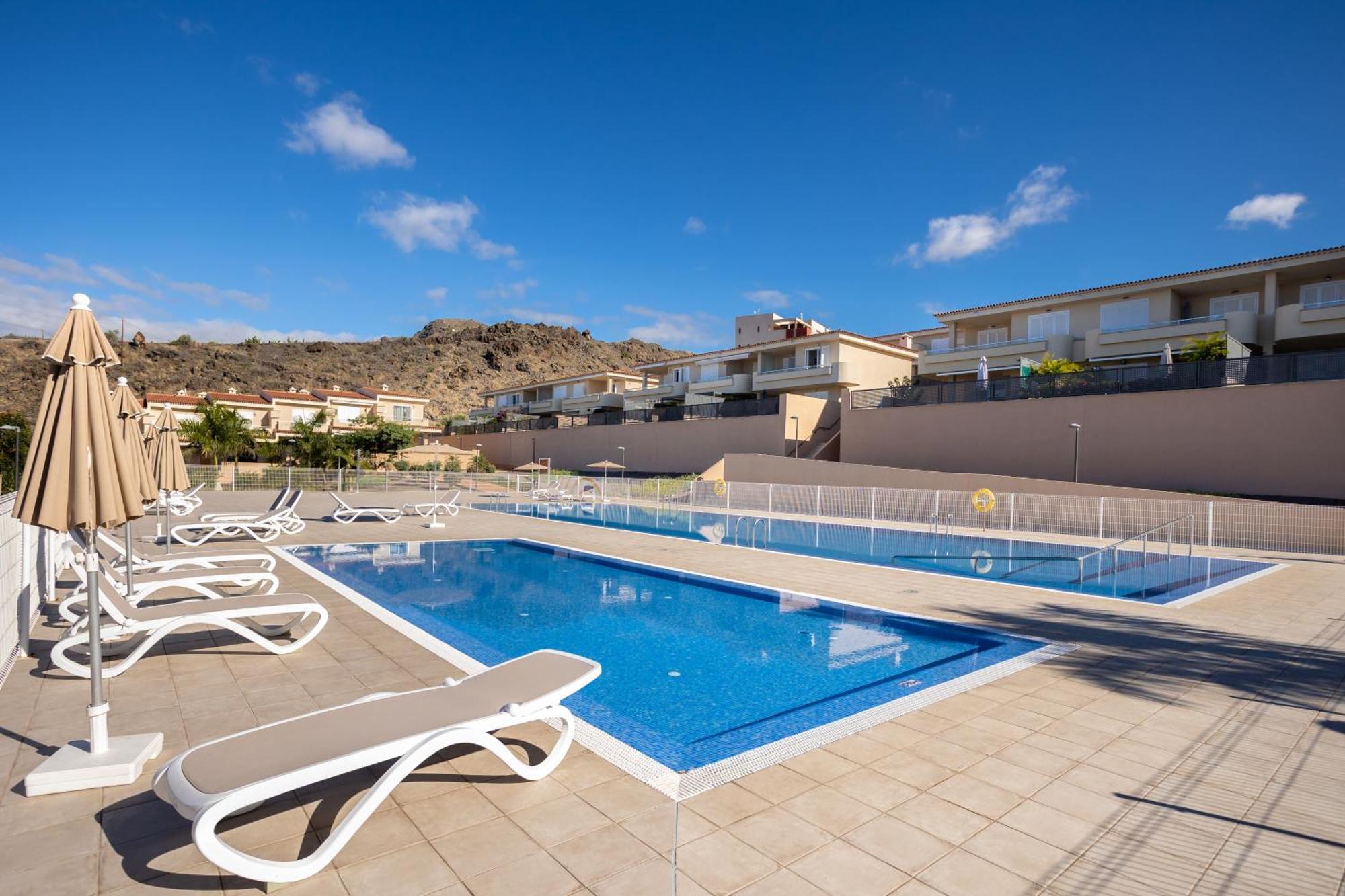 Little - Private Pool Apartamento