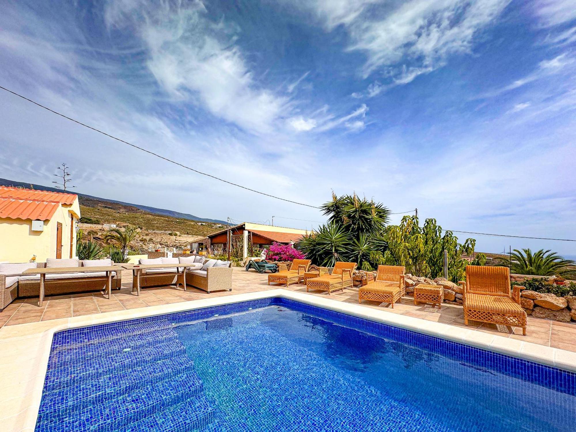 Exquisite Rural House With Garden, Pool And Sea Views