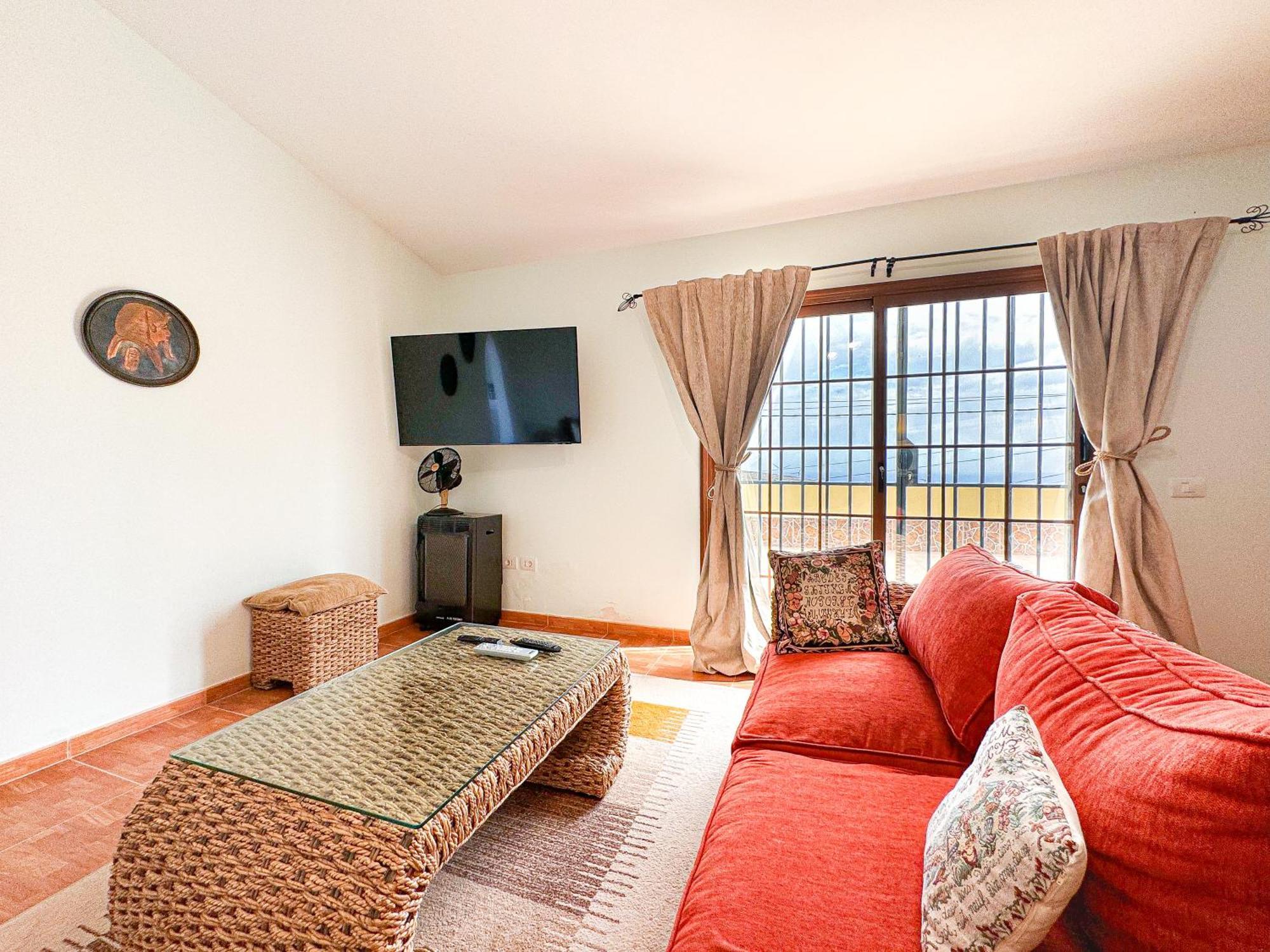 Exquisite Rural House With Garden, Pool And Sea Views Chalet Arico Viejo