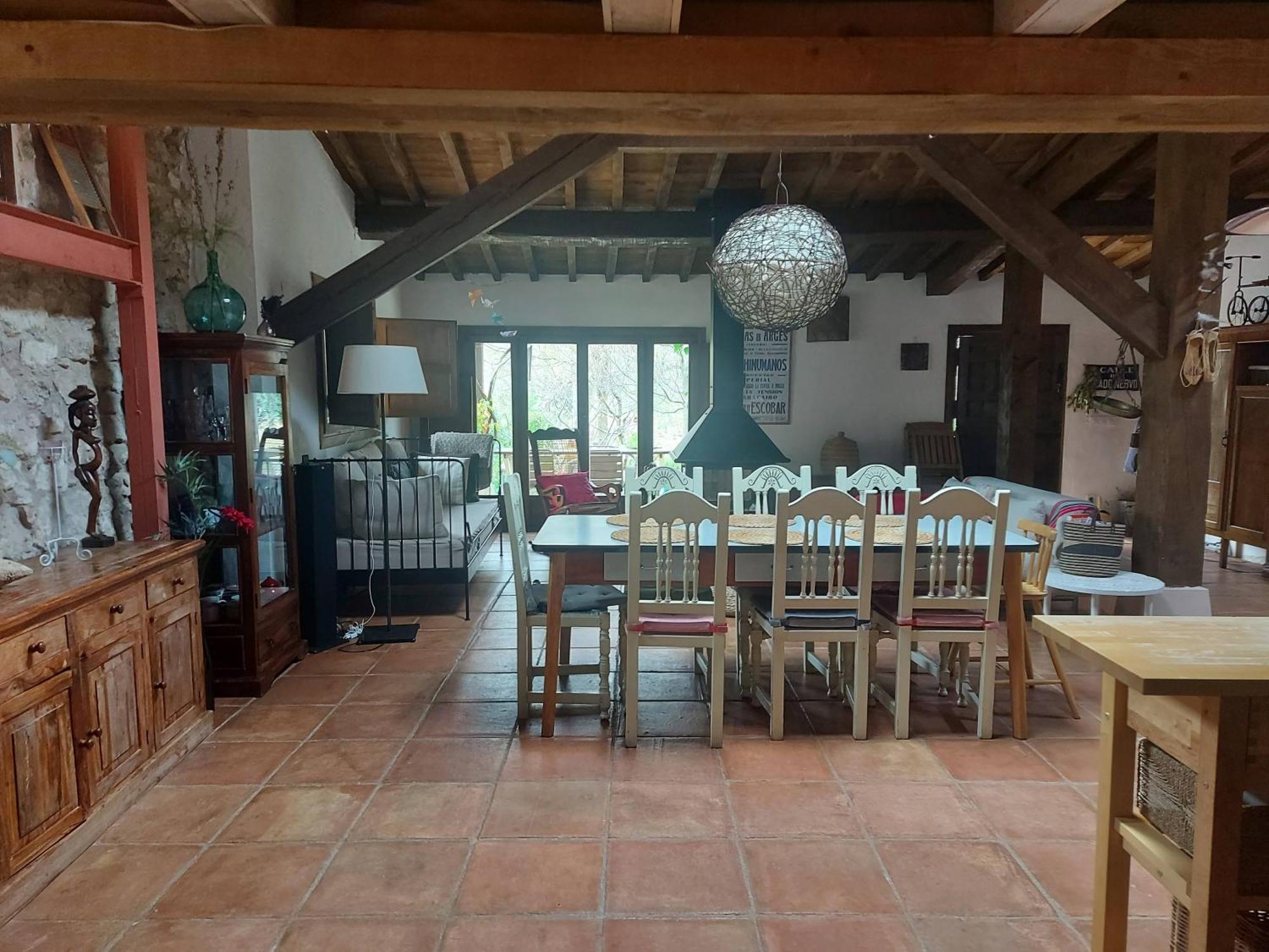 Casa Corazón De Piedra En El Río Dulce Aragosa