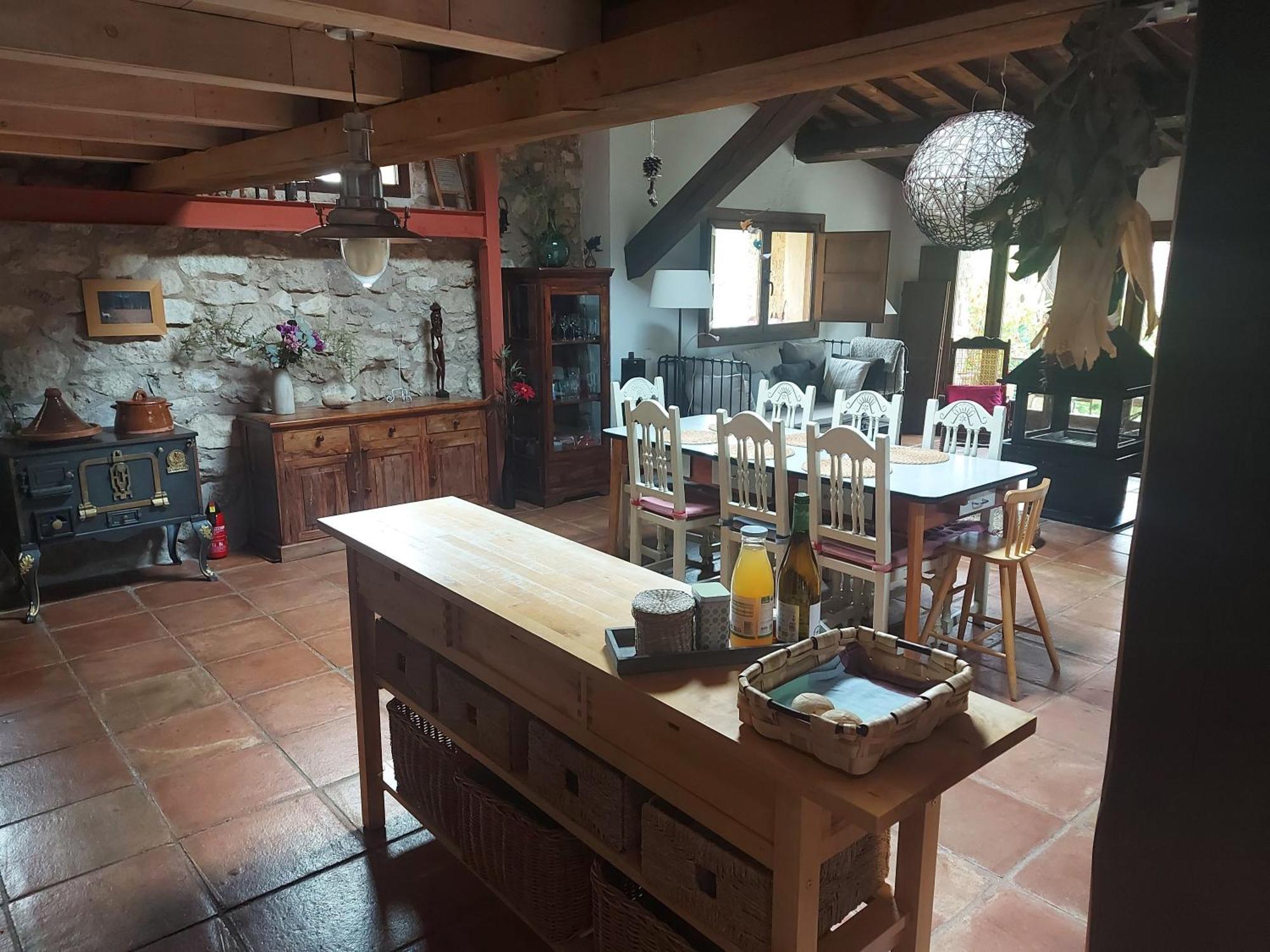 Casa Corazón De Piedra En El Río Dulce * Aragosa