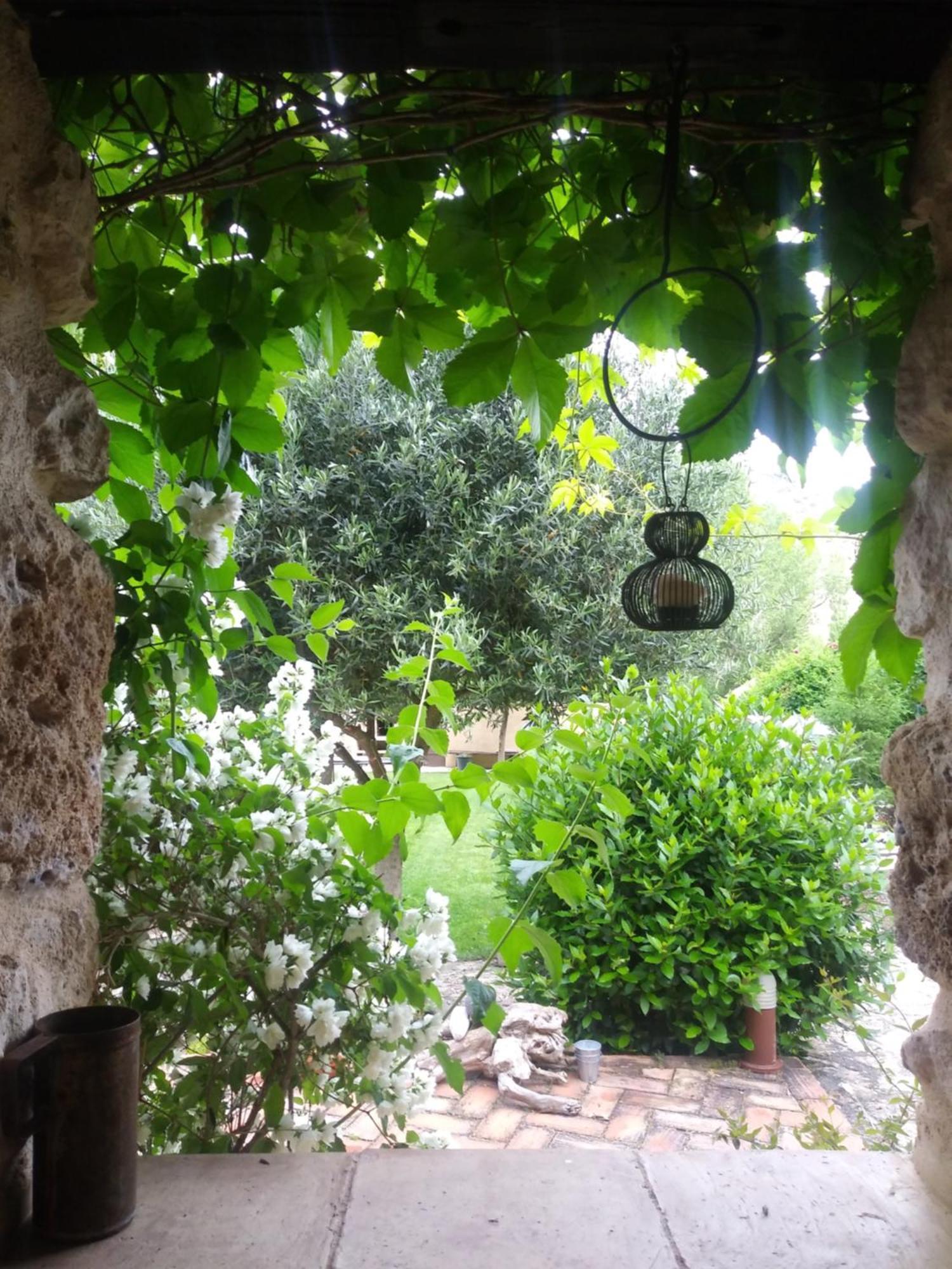 Casa Corazón De Piedra En El Río Dulce Aragosa
