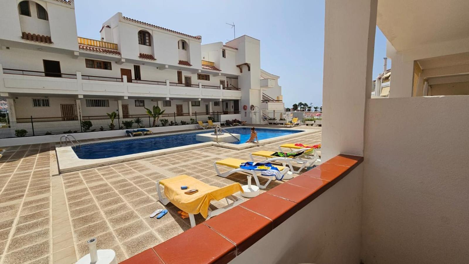 Parque Margarita, Terraza Vista Piscina Apartamento