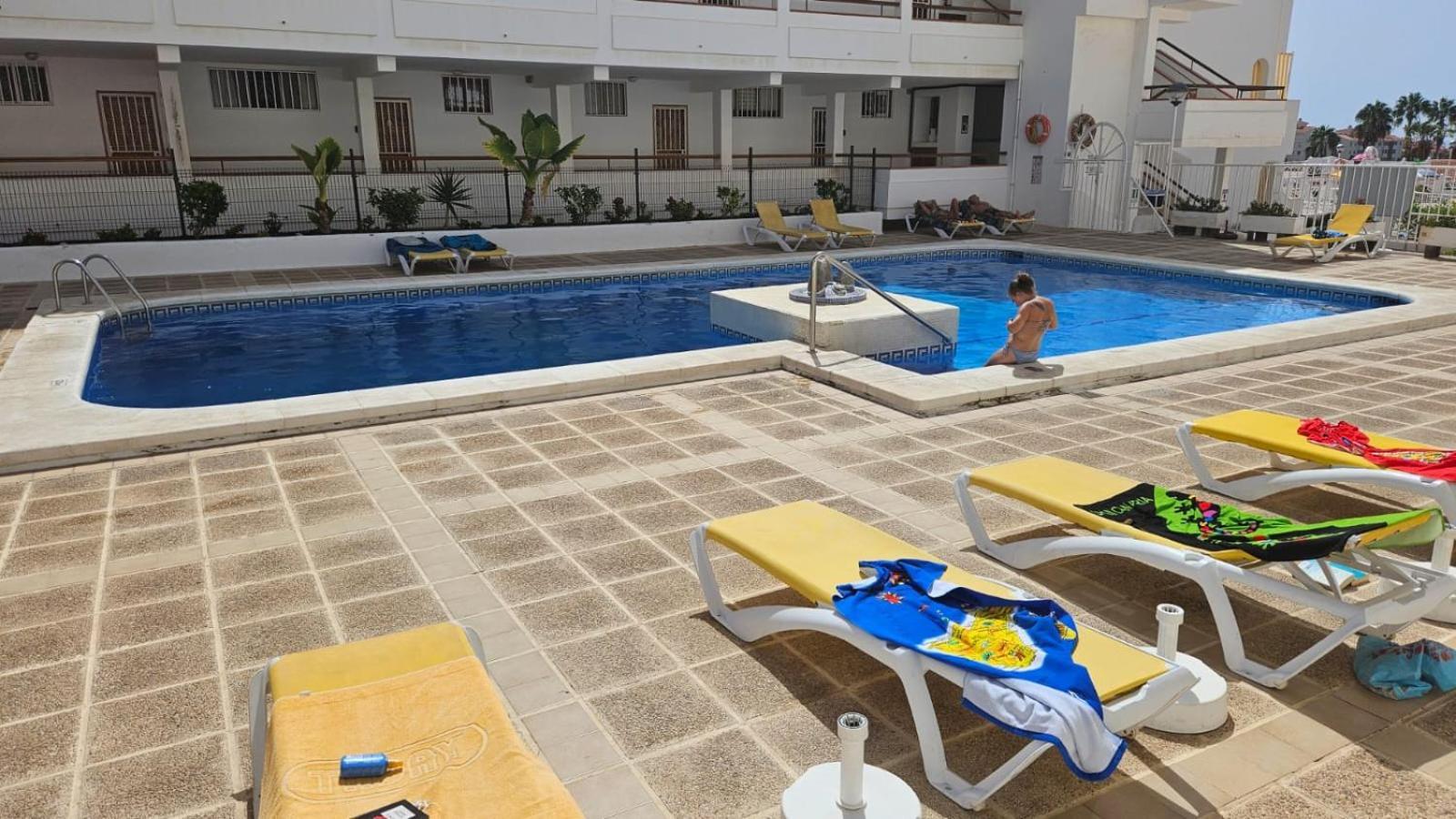 Parque Margarita, Terraza Vista Piscina Los Cristianos (Tenerife)