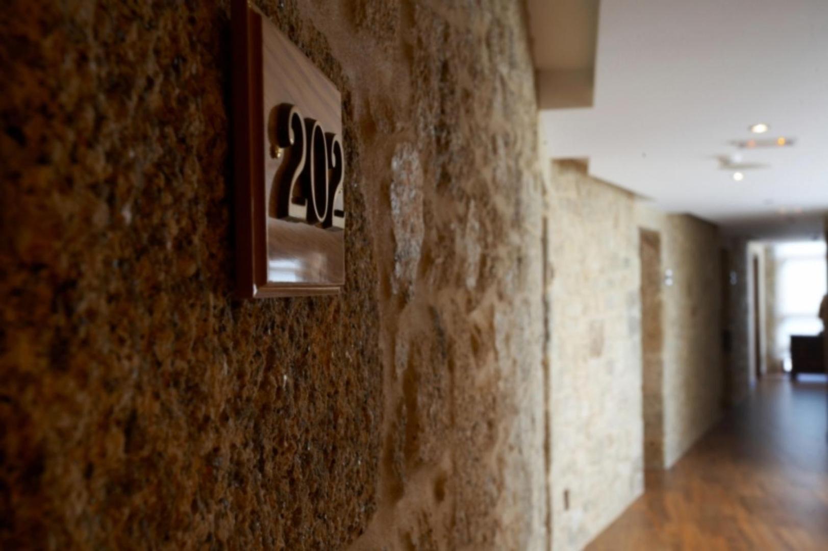 Do Val Hotel
