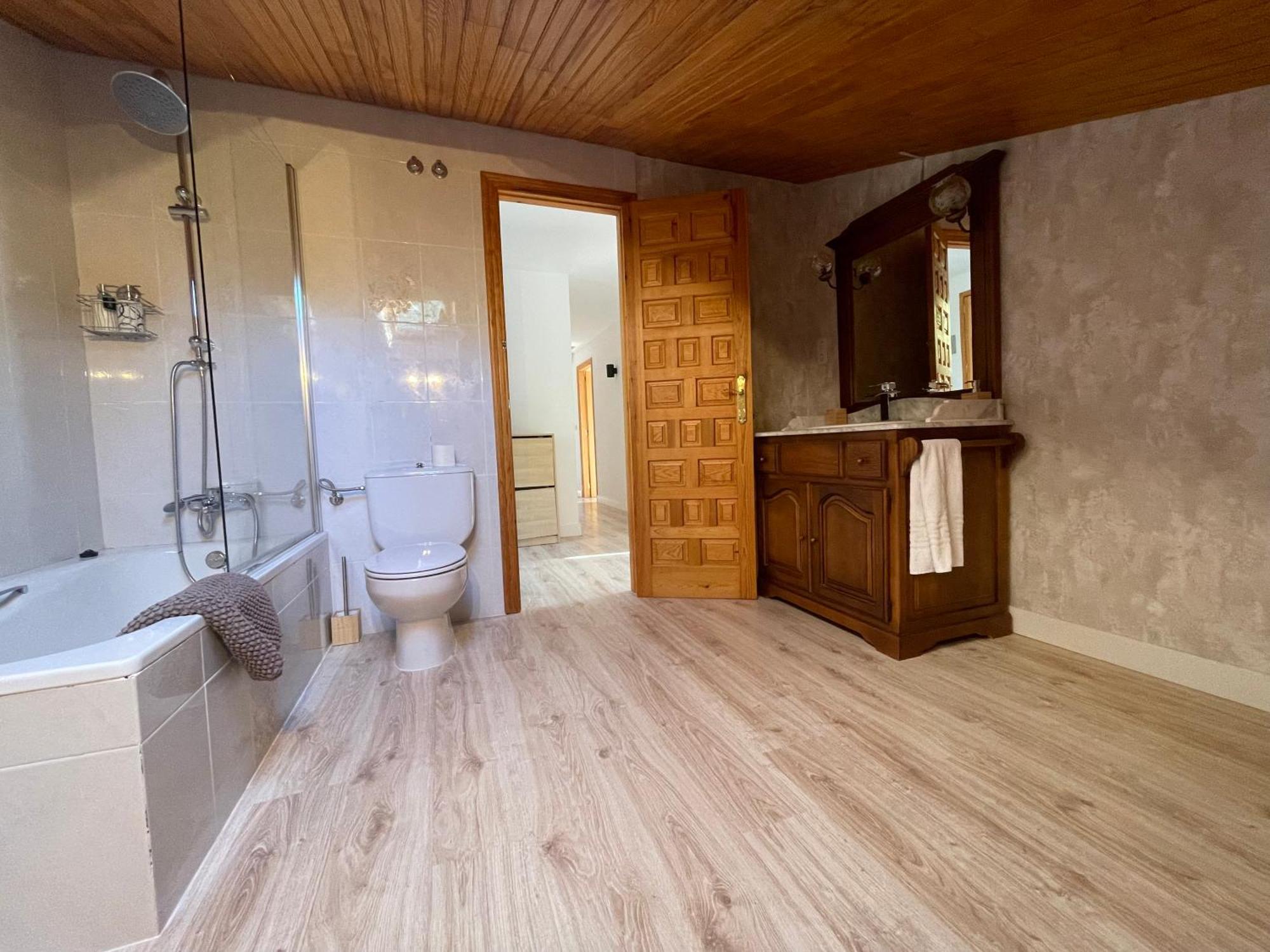Apartamento Uria - Ubicacion Perfecta, Rodeado De Naturaleza, Vistas Espectaculares *