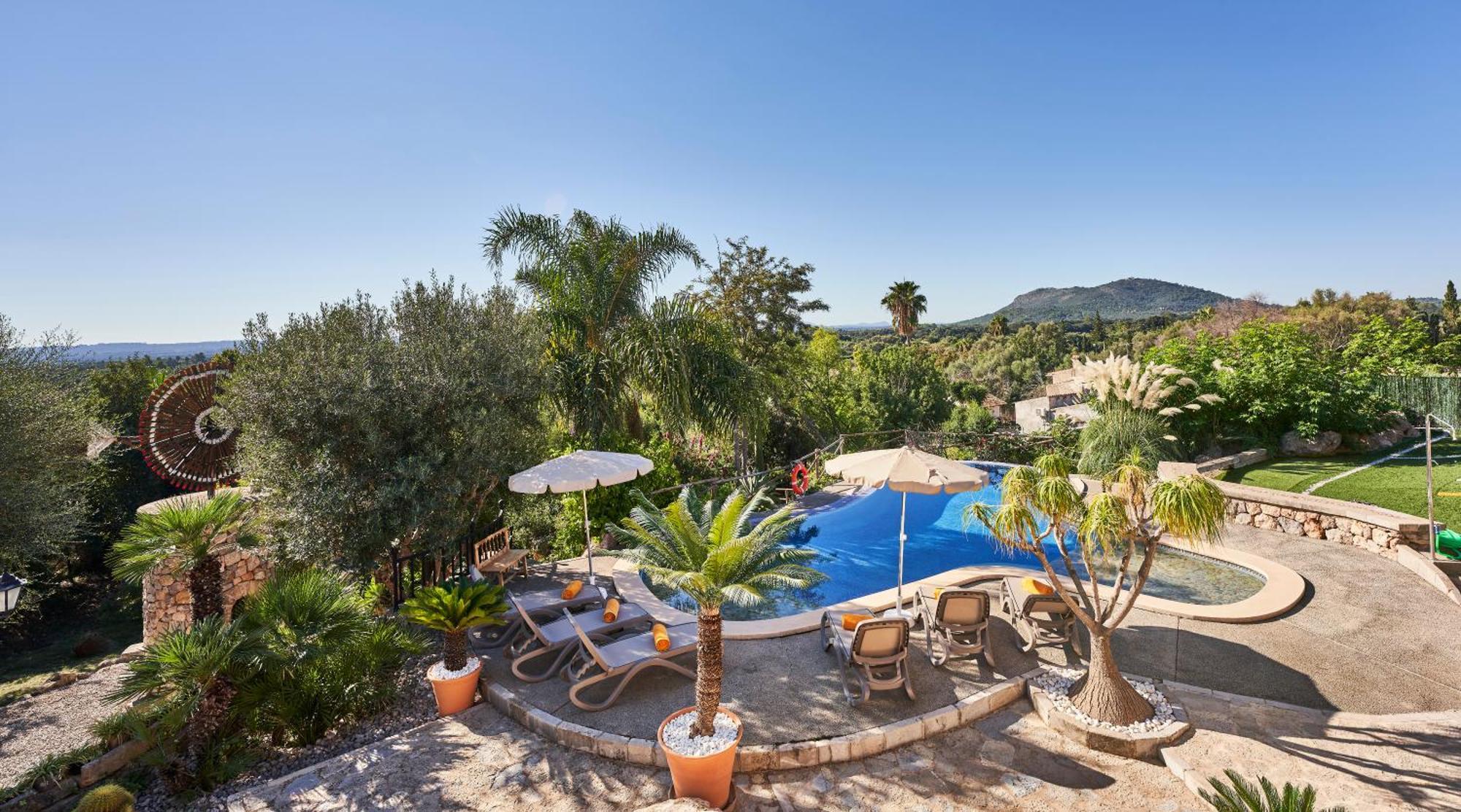 Villa Quiet In With Amazing Pool, Paddle Court And Garden Buger