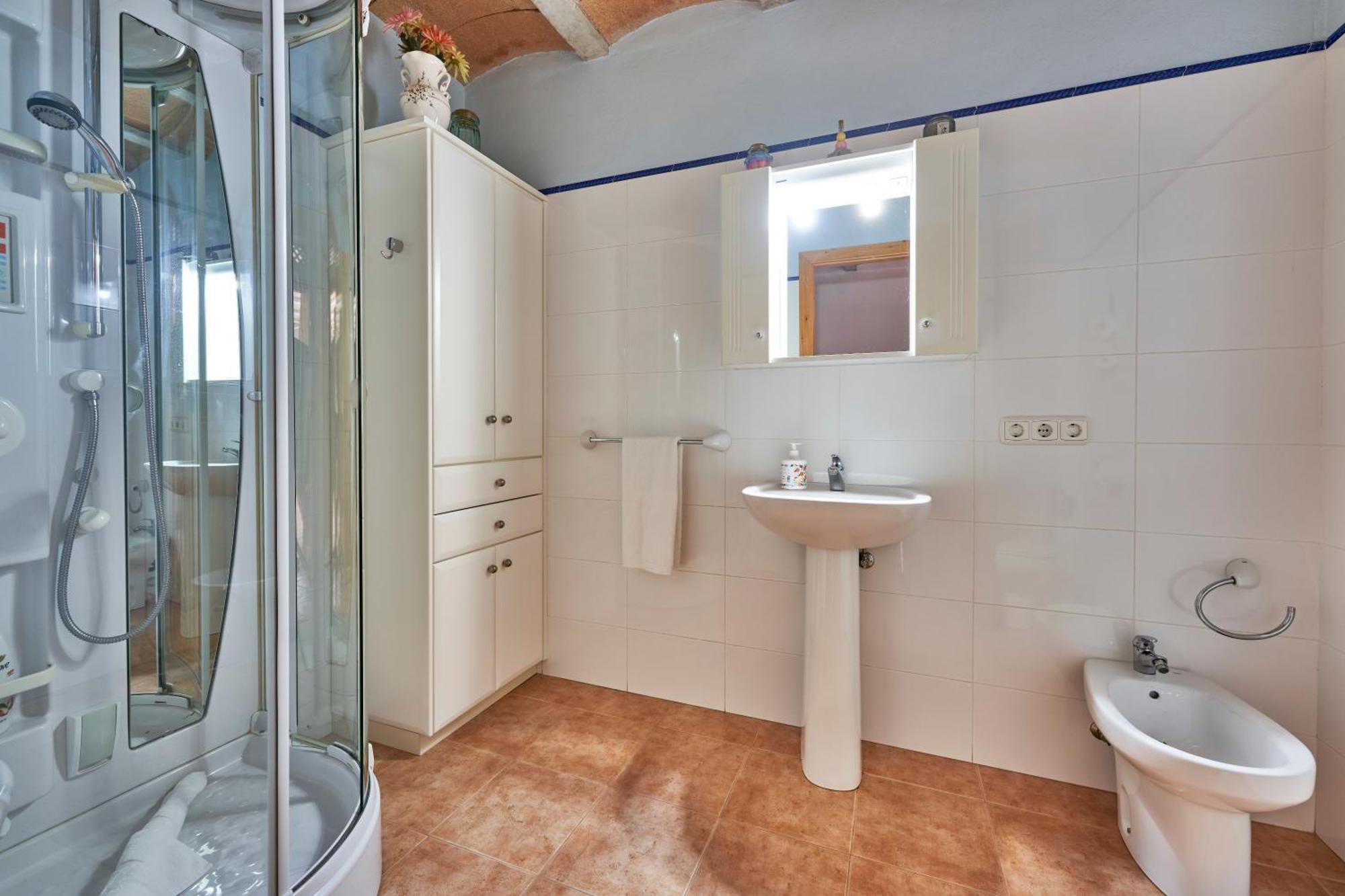 Quiet In With Amazing Pool, Paddle Court And Garden Buger