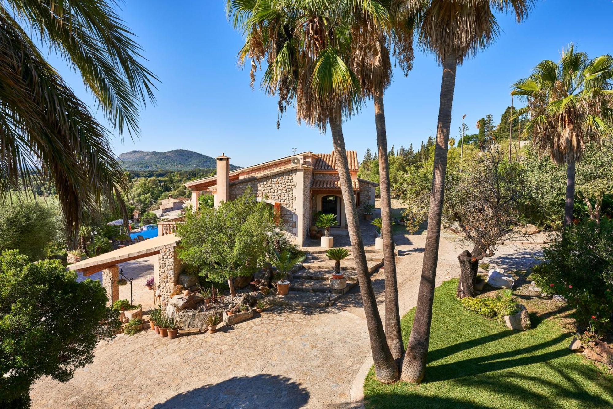 Quiet In With Amazing Pool, Paddle Court And Garden Buger