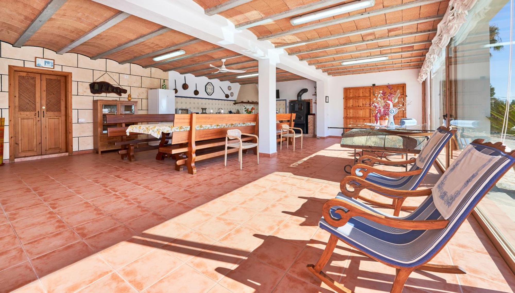 Villa Quiet In With Amazing Pool, Paddle Court And Garden Buger