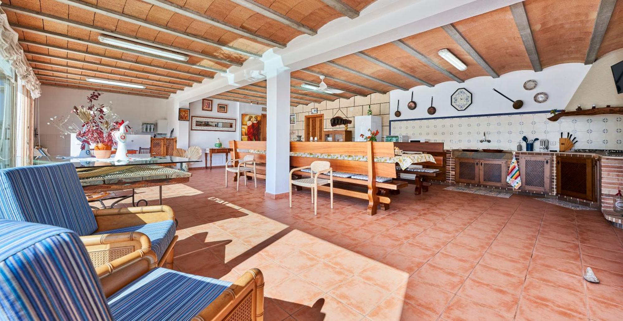Quiet In With Amazing Pool, Paddle Court And Garden Villa