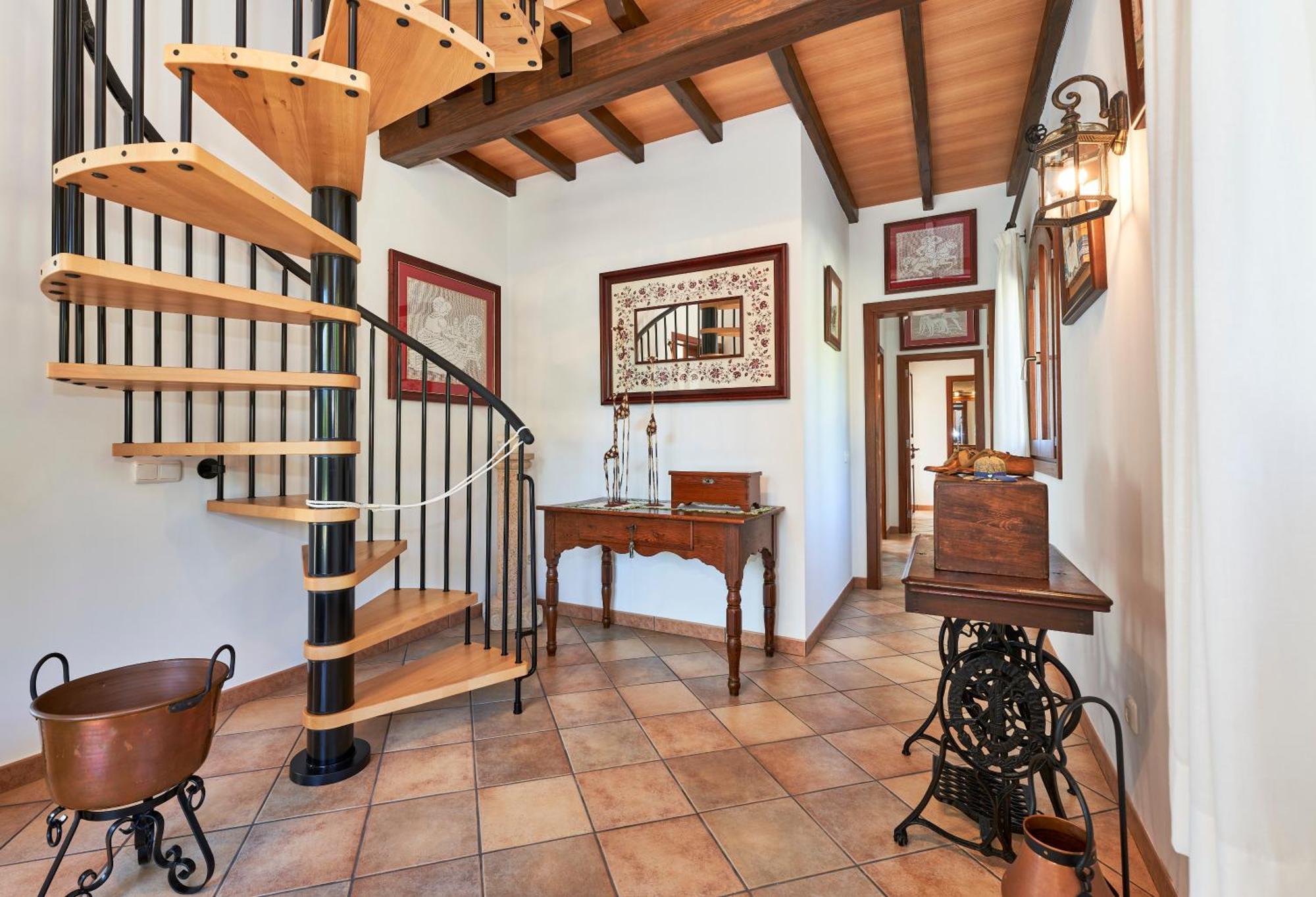 Quiet In With Amazing Pool, Paddle Court And Garden Villa Buger
