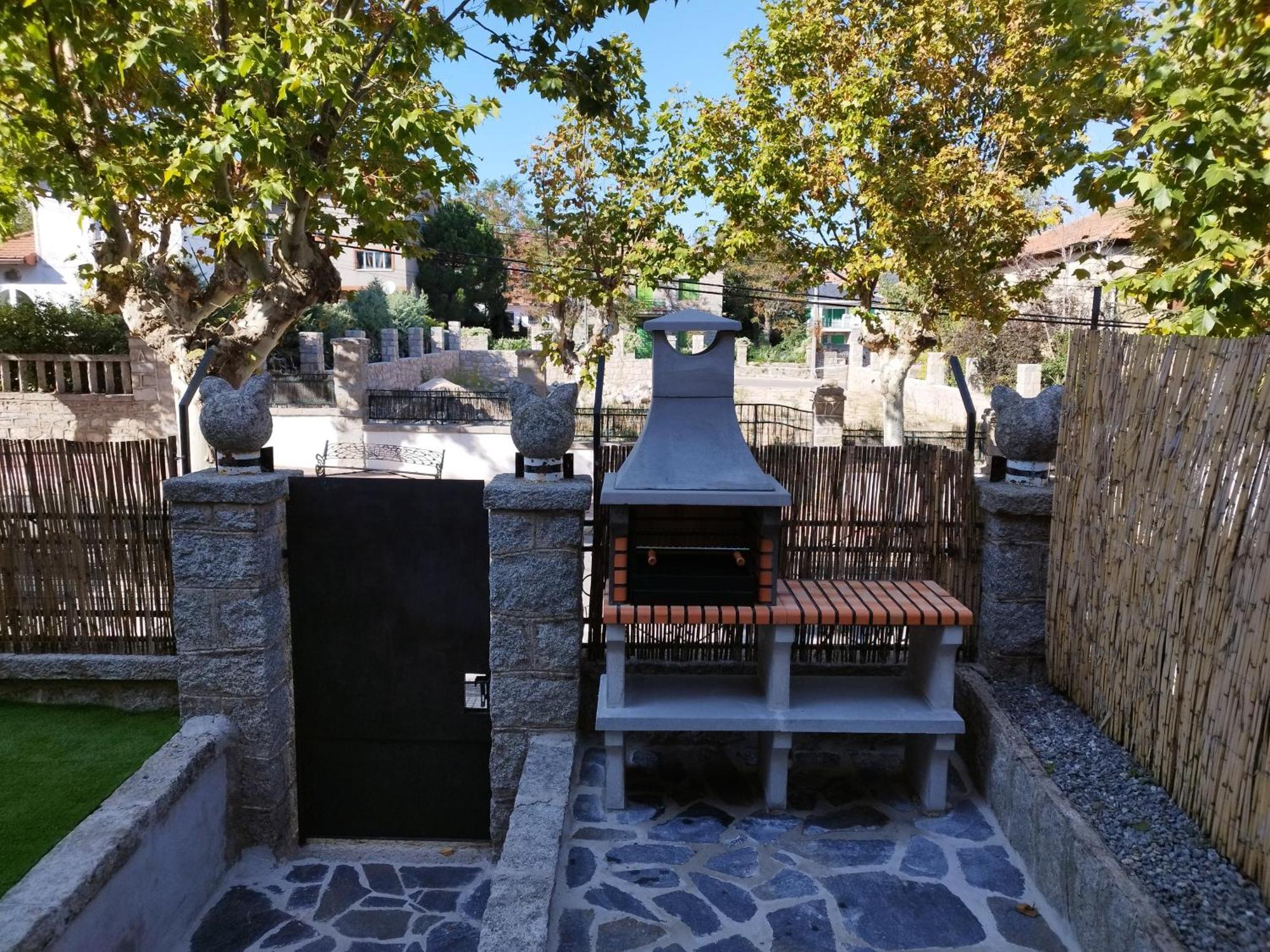 Casa Con Jardin Gatos Сasa de vacaciones Las Navas del Marqués
