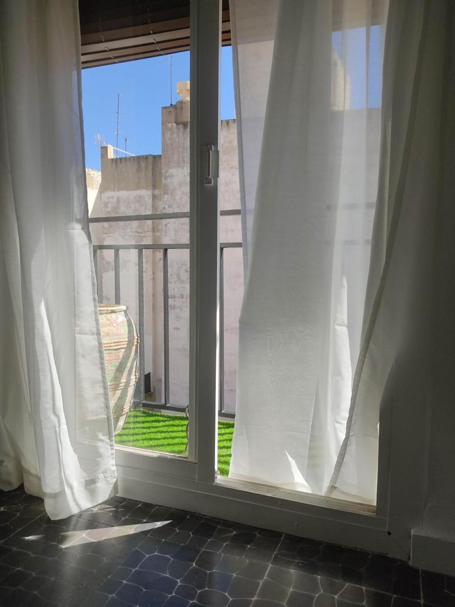 Luminoso En Centro Del Pueblo Con Wifi Y A' A'
