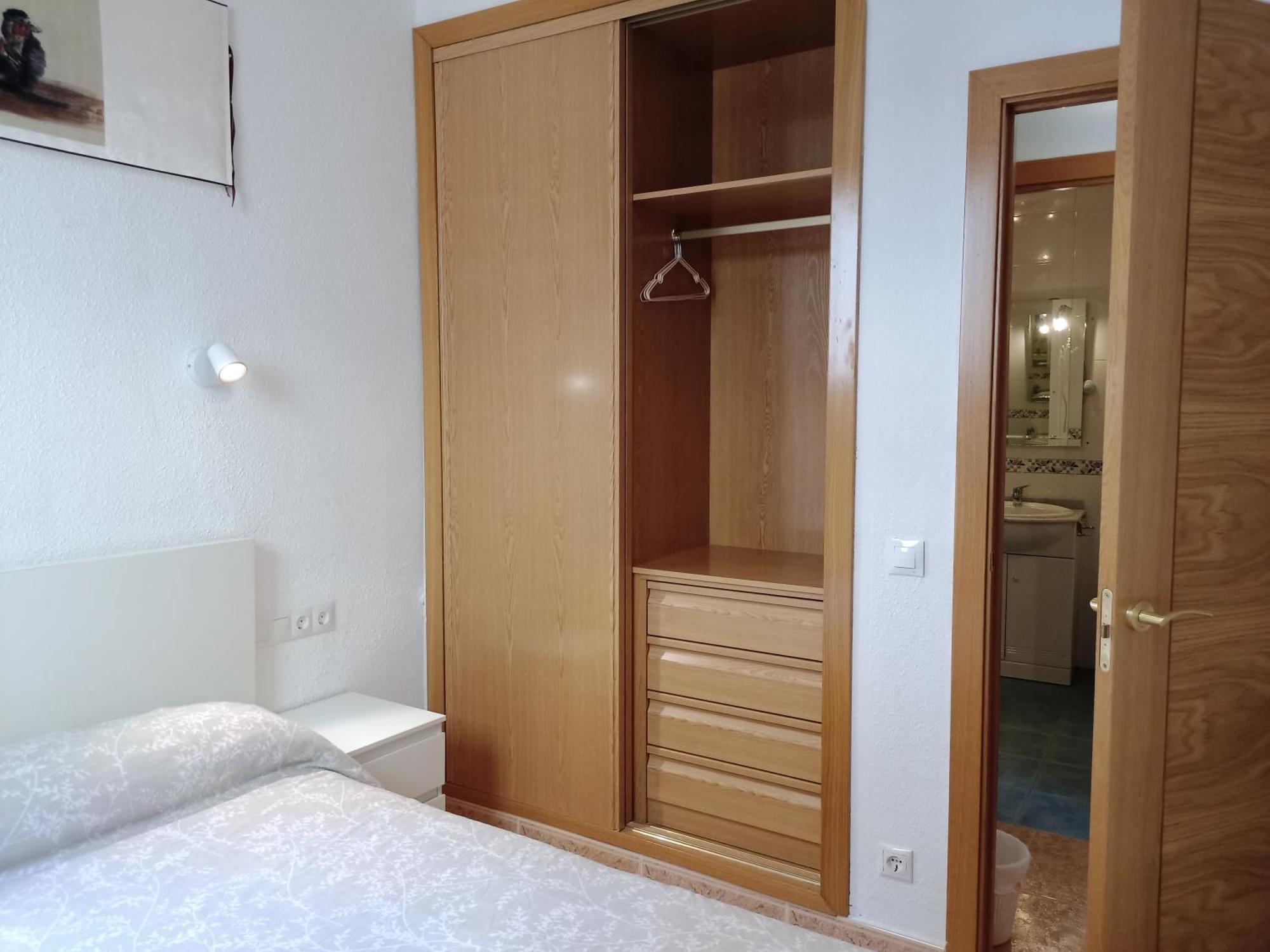 Piso de 2 dormitorios Madrid Centro Gran Vía - Plaza de España, el salón y 2 dormitorios tienen aire Apartamento