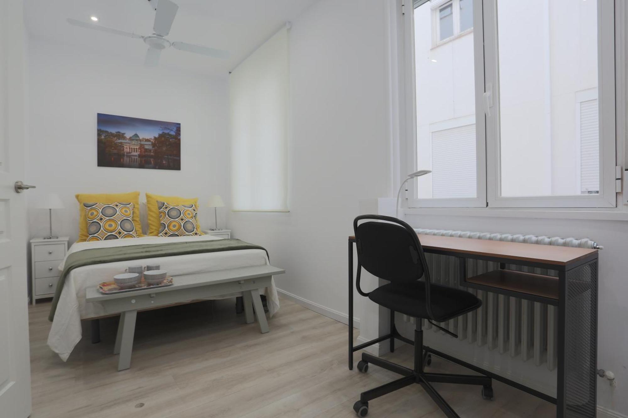 Living Center Puerta Del Sol *