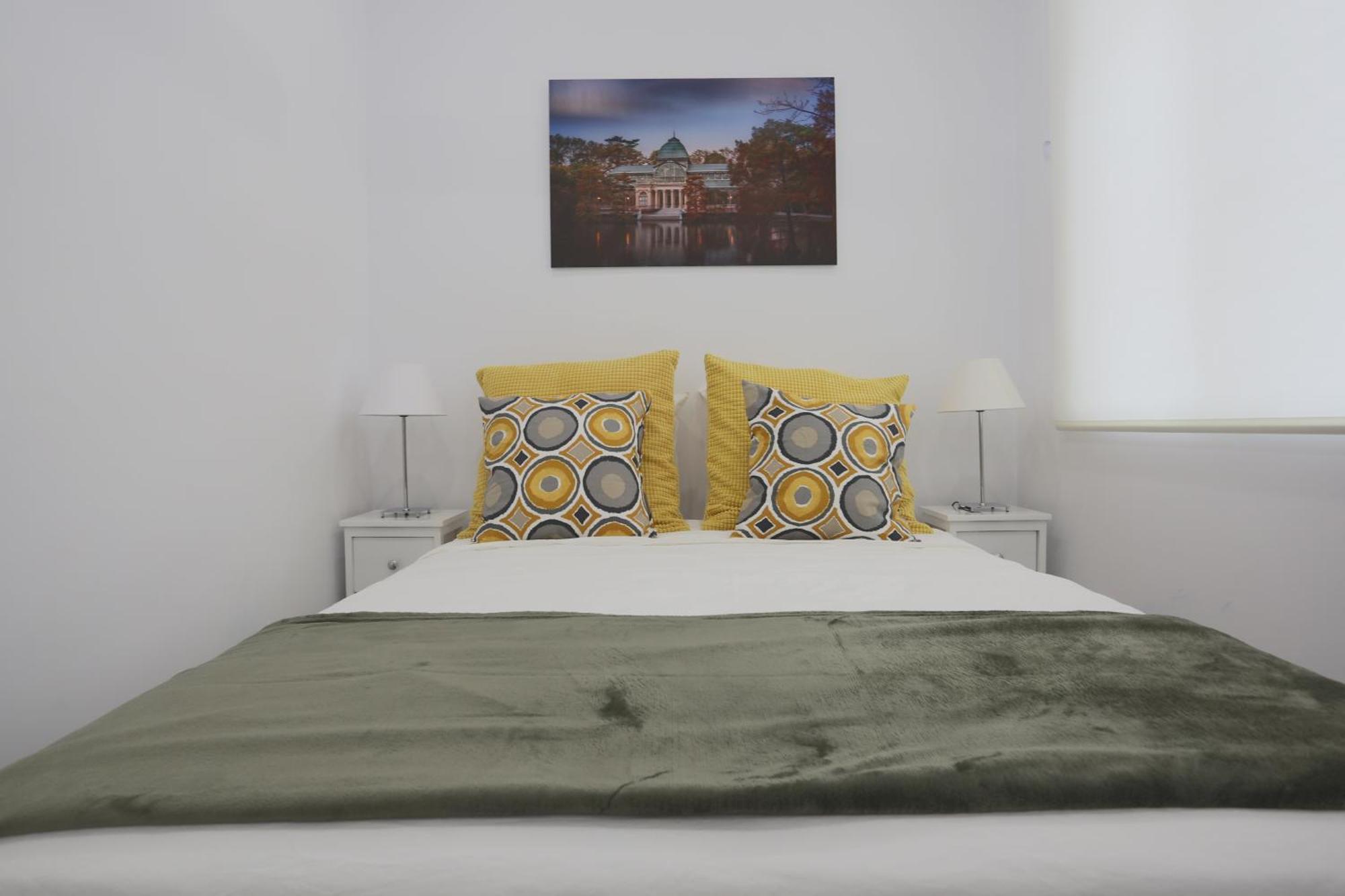 Living Center Puerta Del Sol *