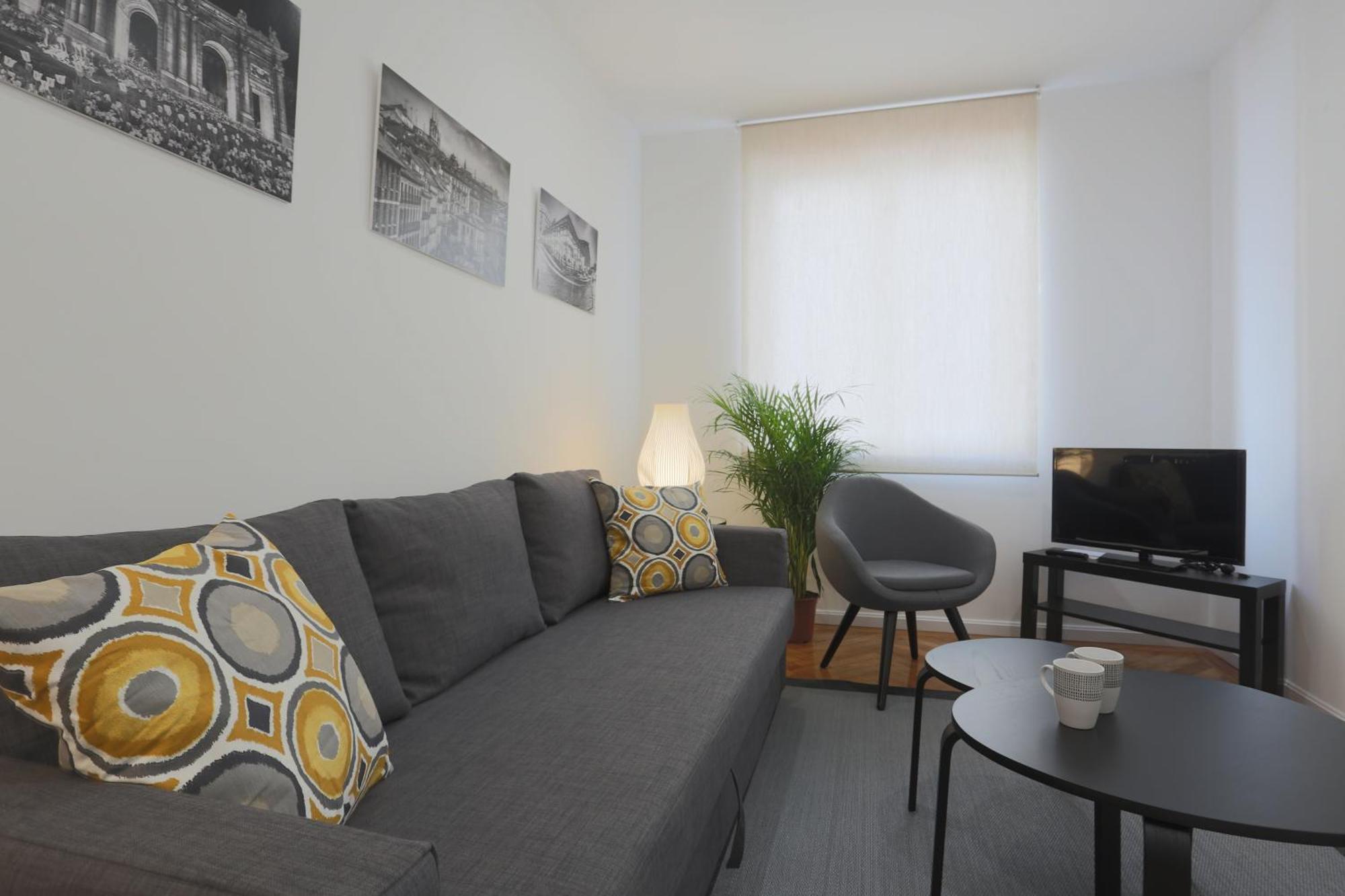 Living Center Puerta Del Sol * Madrid