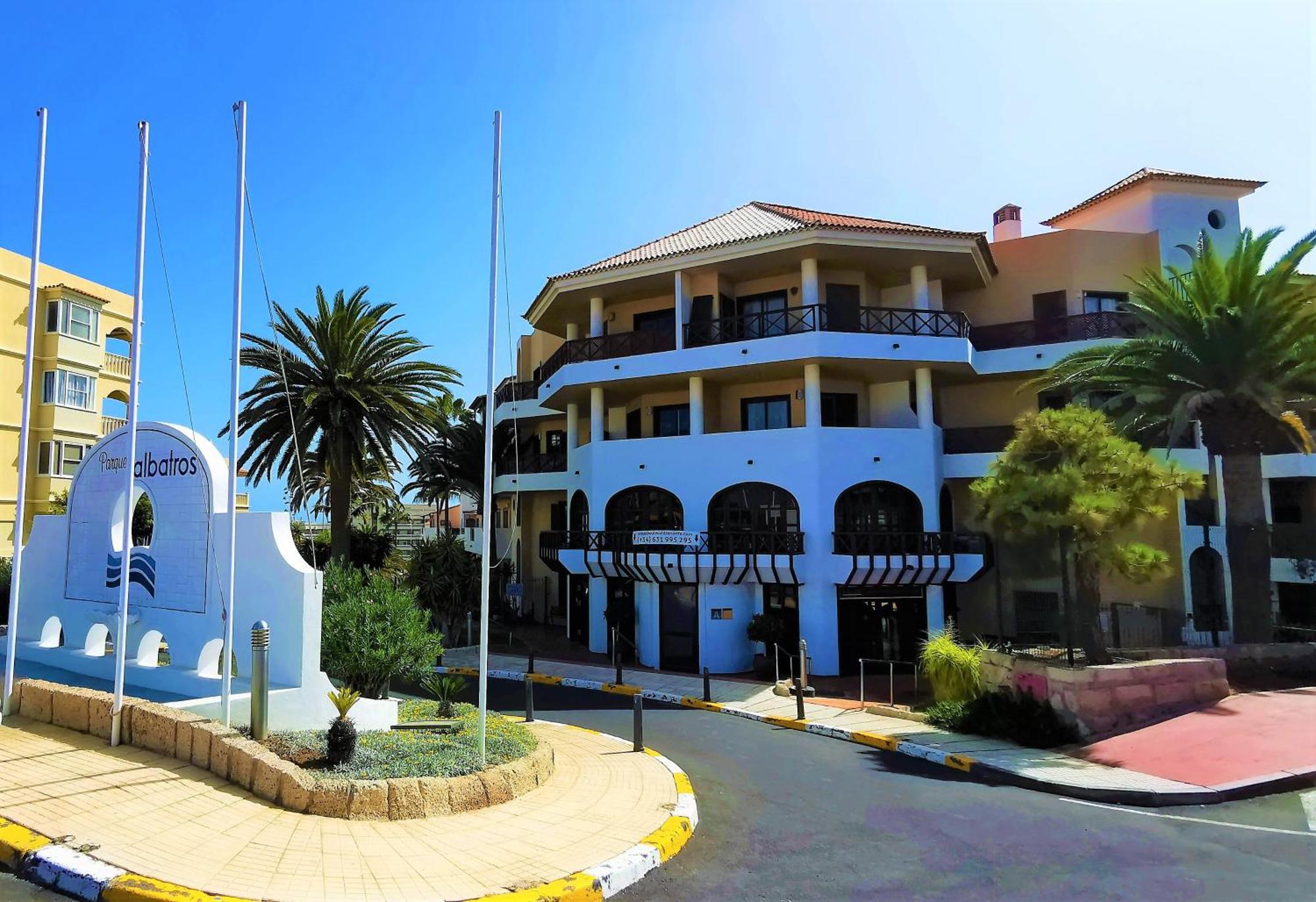 Strelitzia - Ocean View & Heated Pool Apartment *