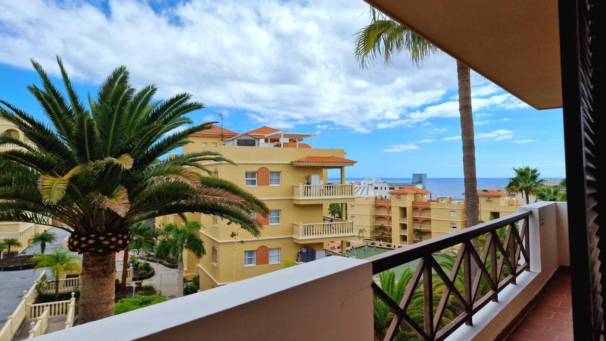 Strelitzia - Ocean View & Heated Pool Apartment *