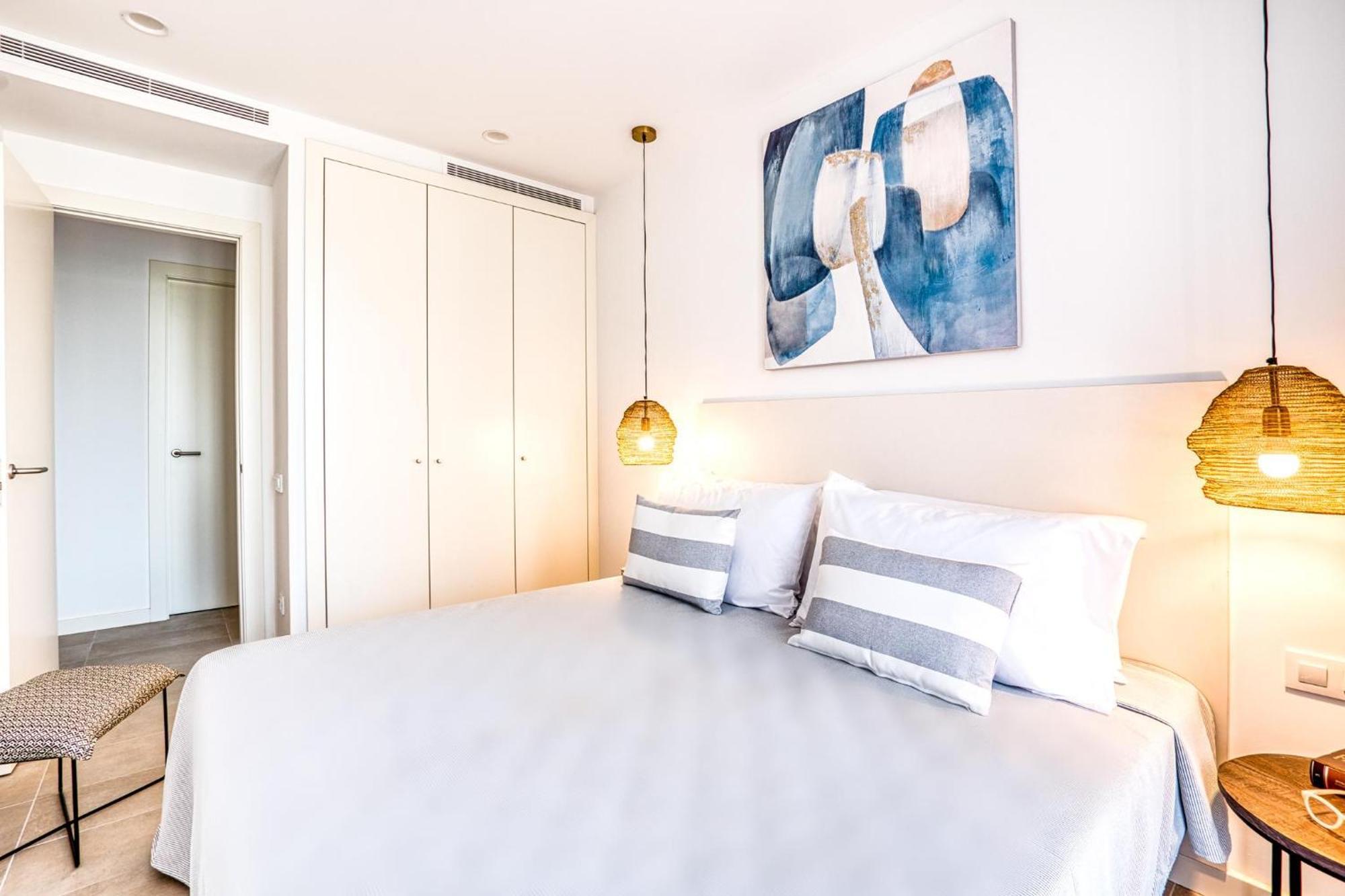 Apartment Chic! By Alegria *