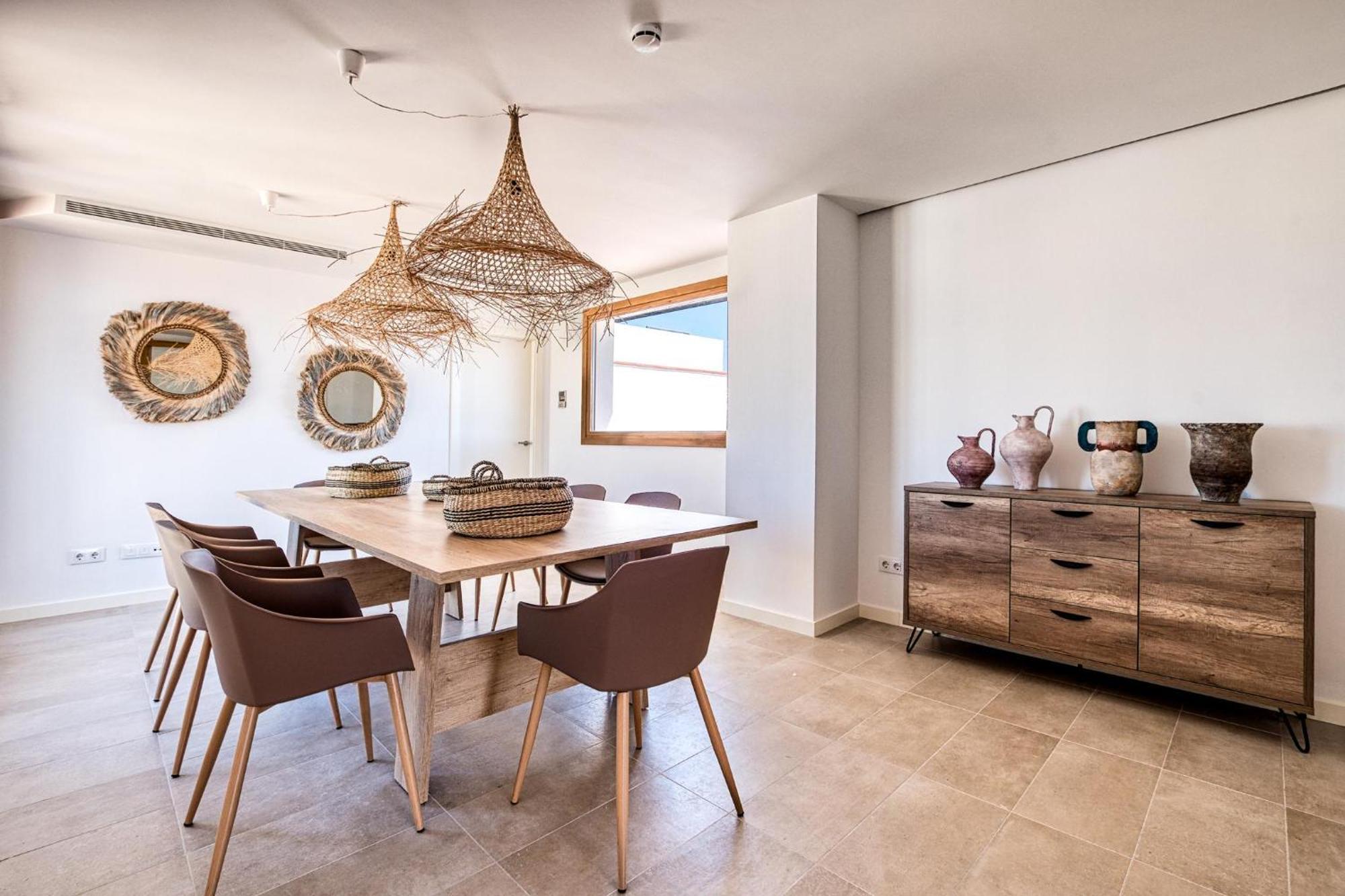 Apartment Chic! By Alegria