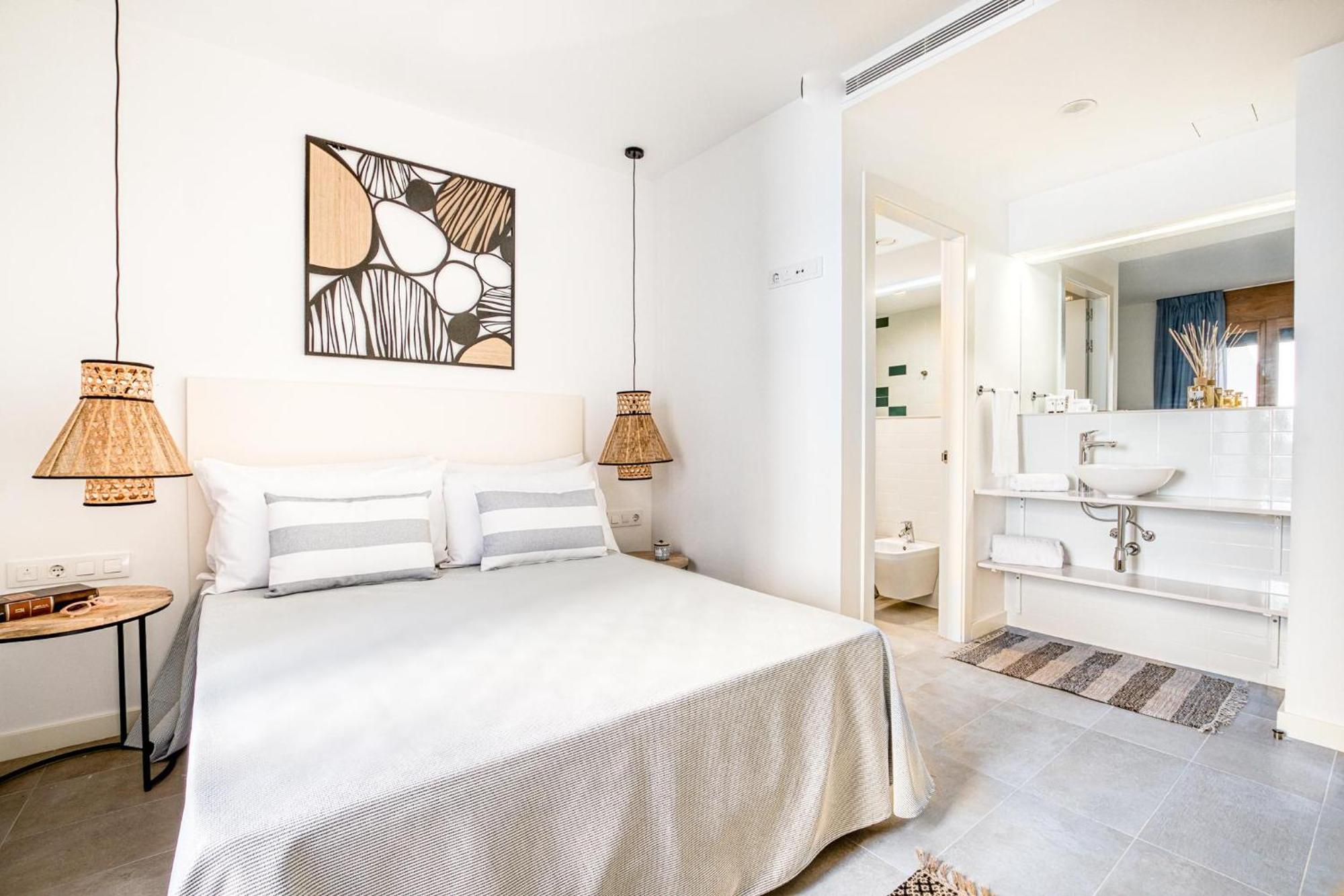 Apartment Chic! By Alegria Cambrils