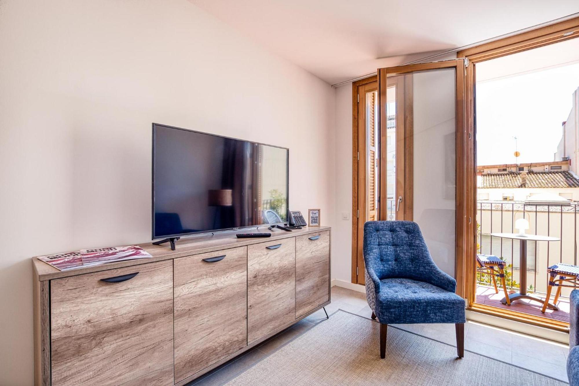 Apartment Chic! By Alegria