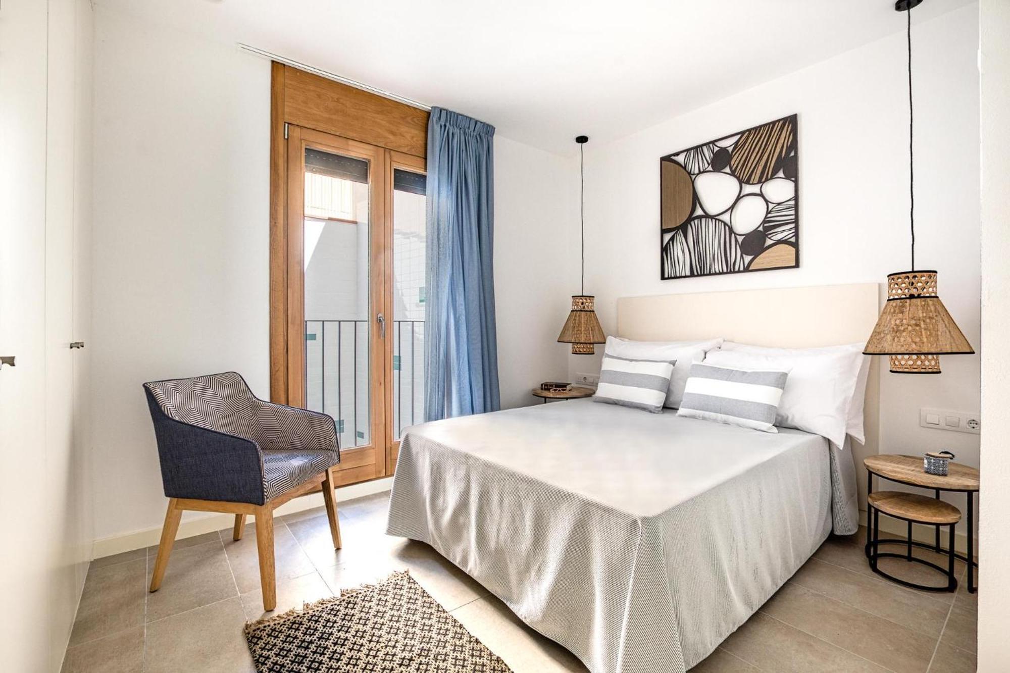 Apartment Chic! By Alegria *