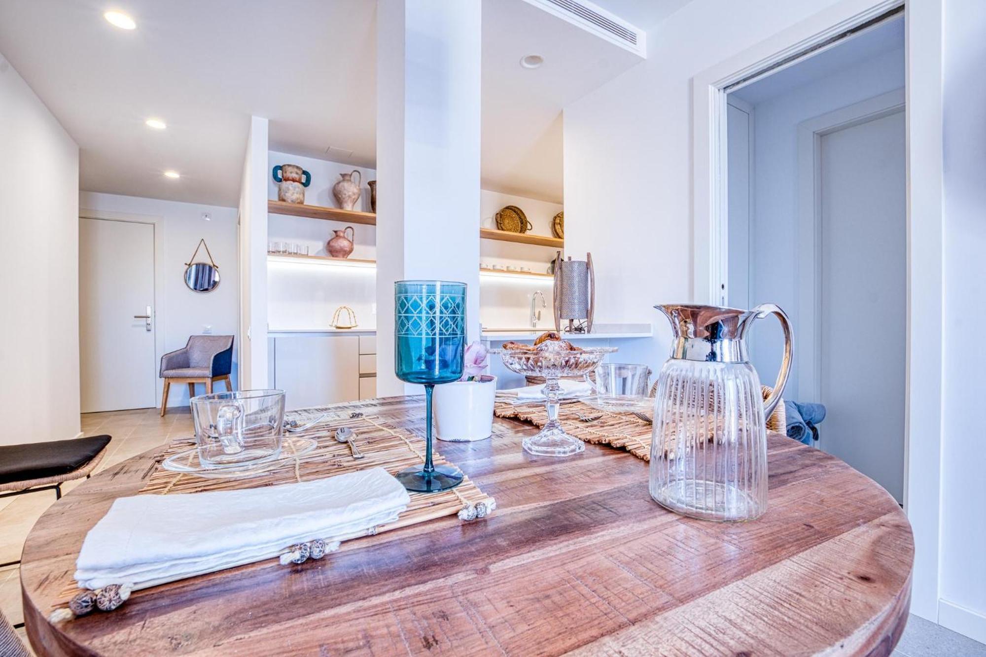 Apartment Chic! By Alegria