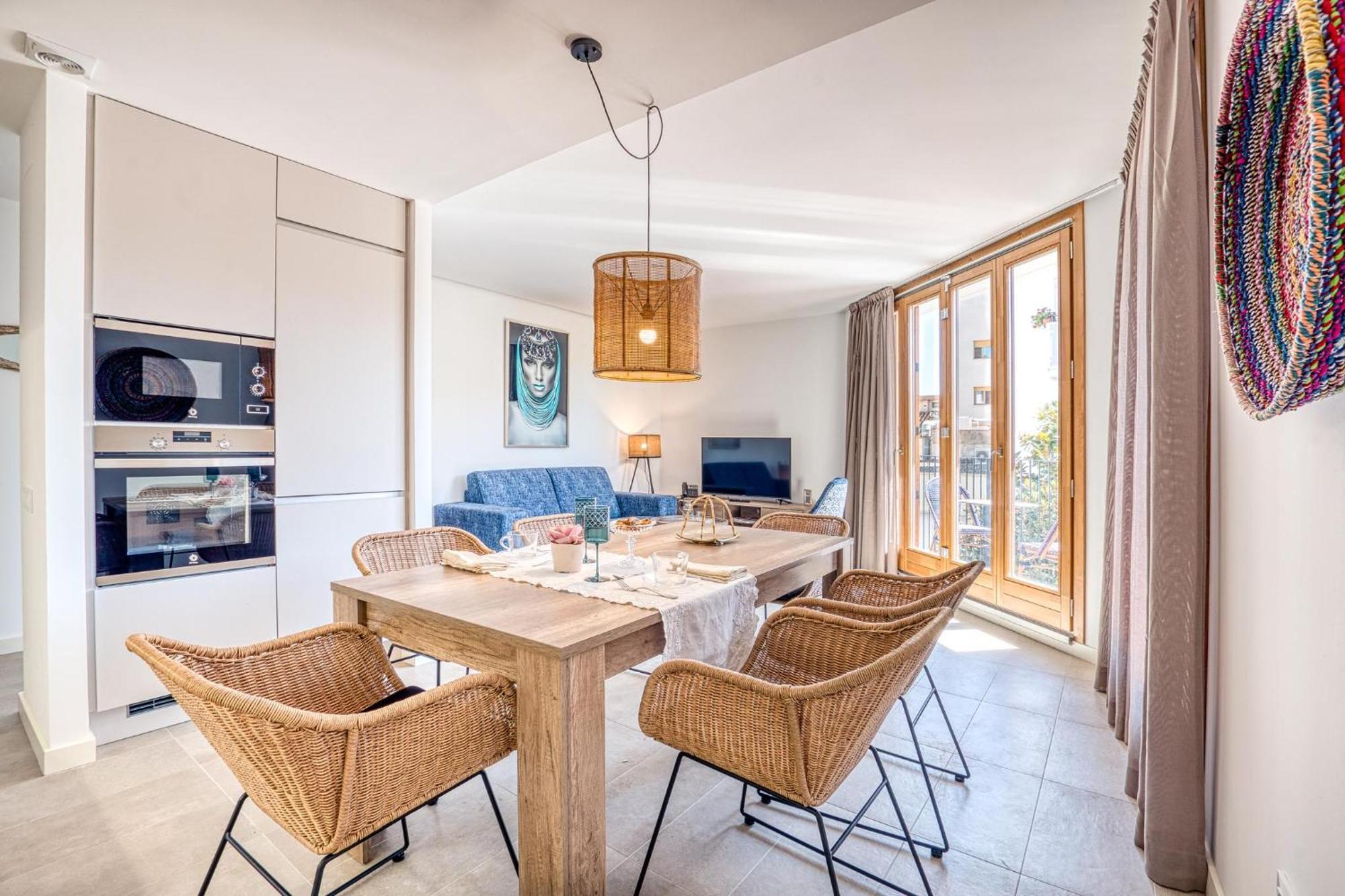 Apartment Chic! By Alegria *