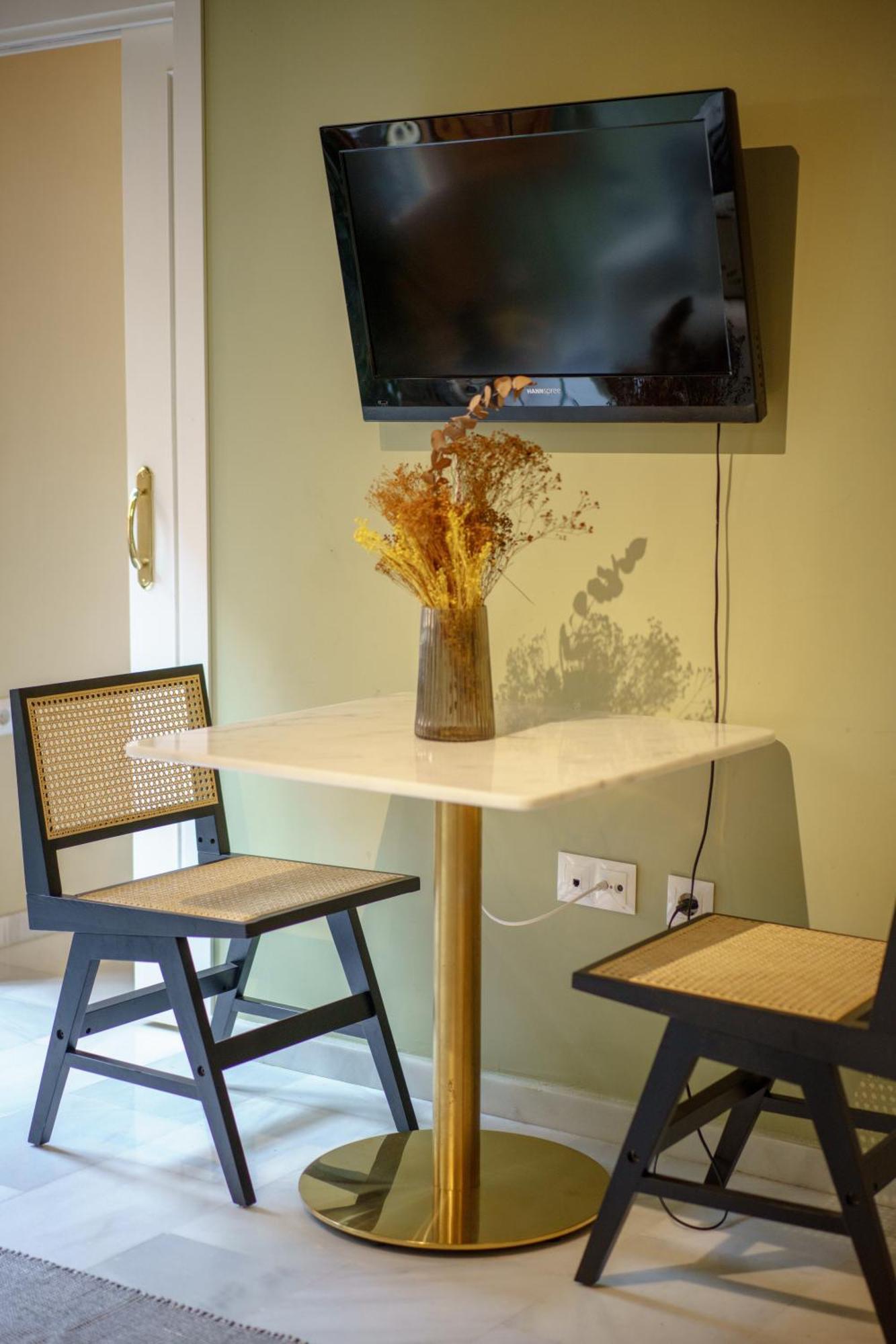 Aile - Hostatel Apartment *