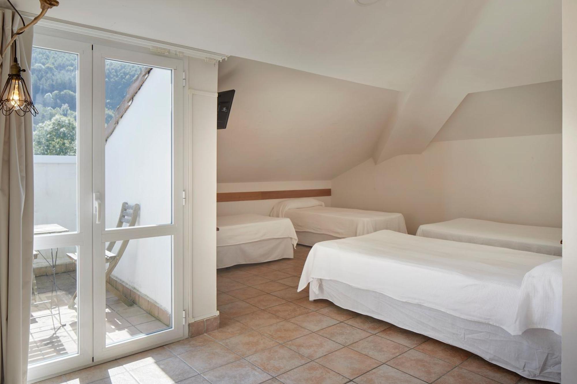 Hotel Leizarooms *