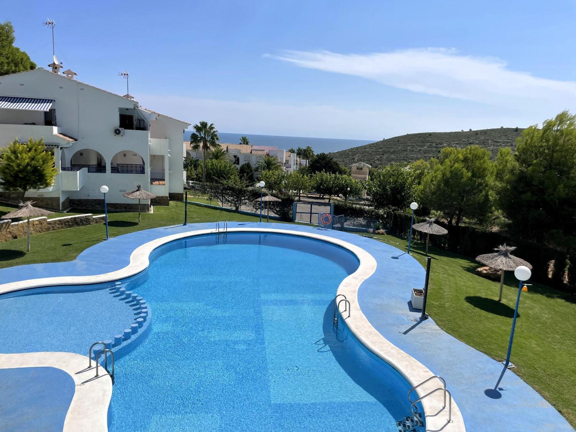 Font Sol Holidays Lek