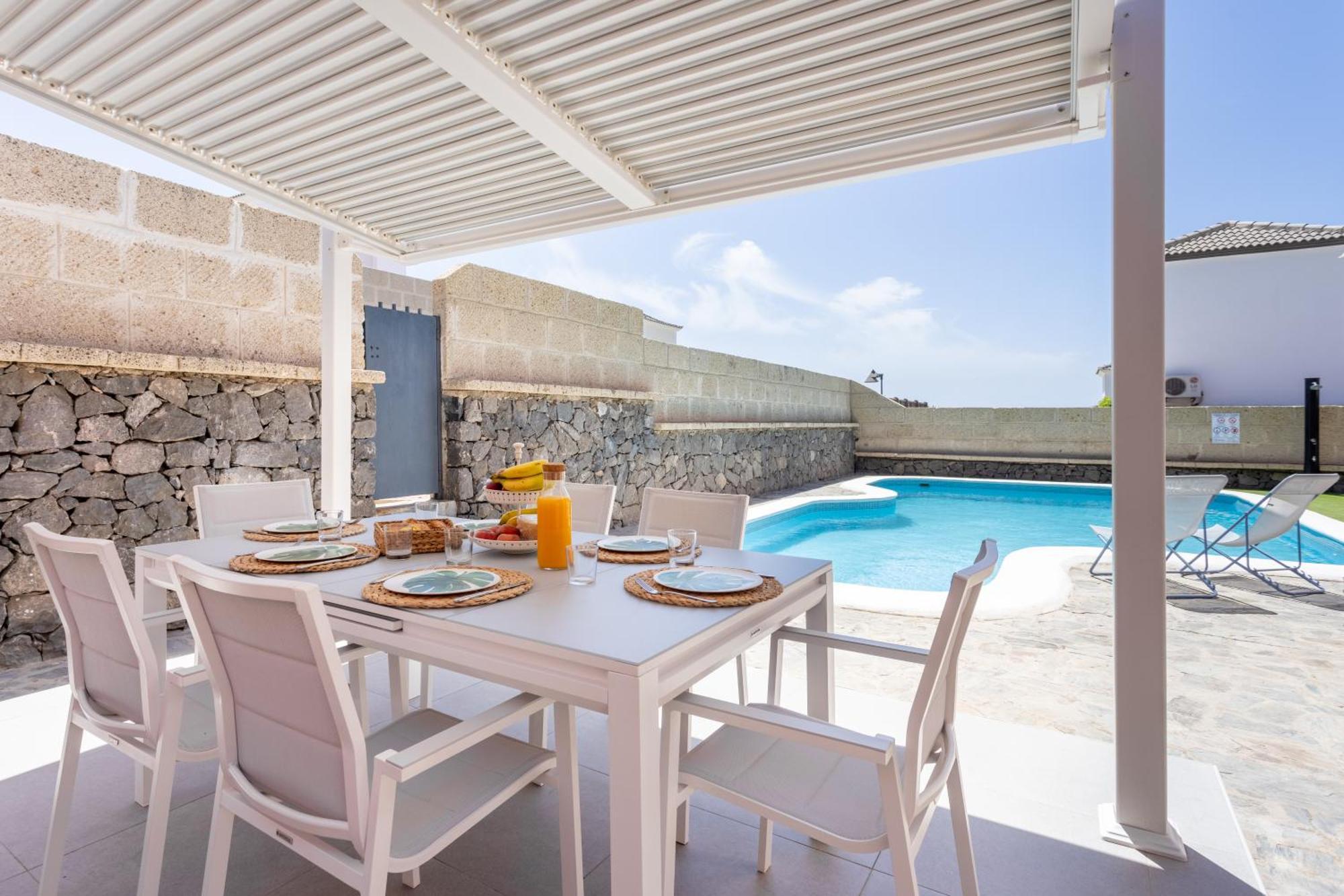 Chloe Tenerifesummervillas Giant Private Pool 11 Meters Long Holiday home Costa Adeje (Tenerife)