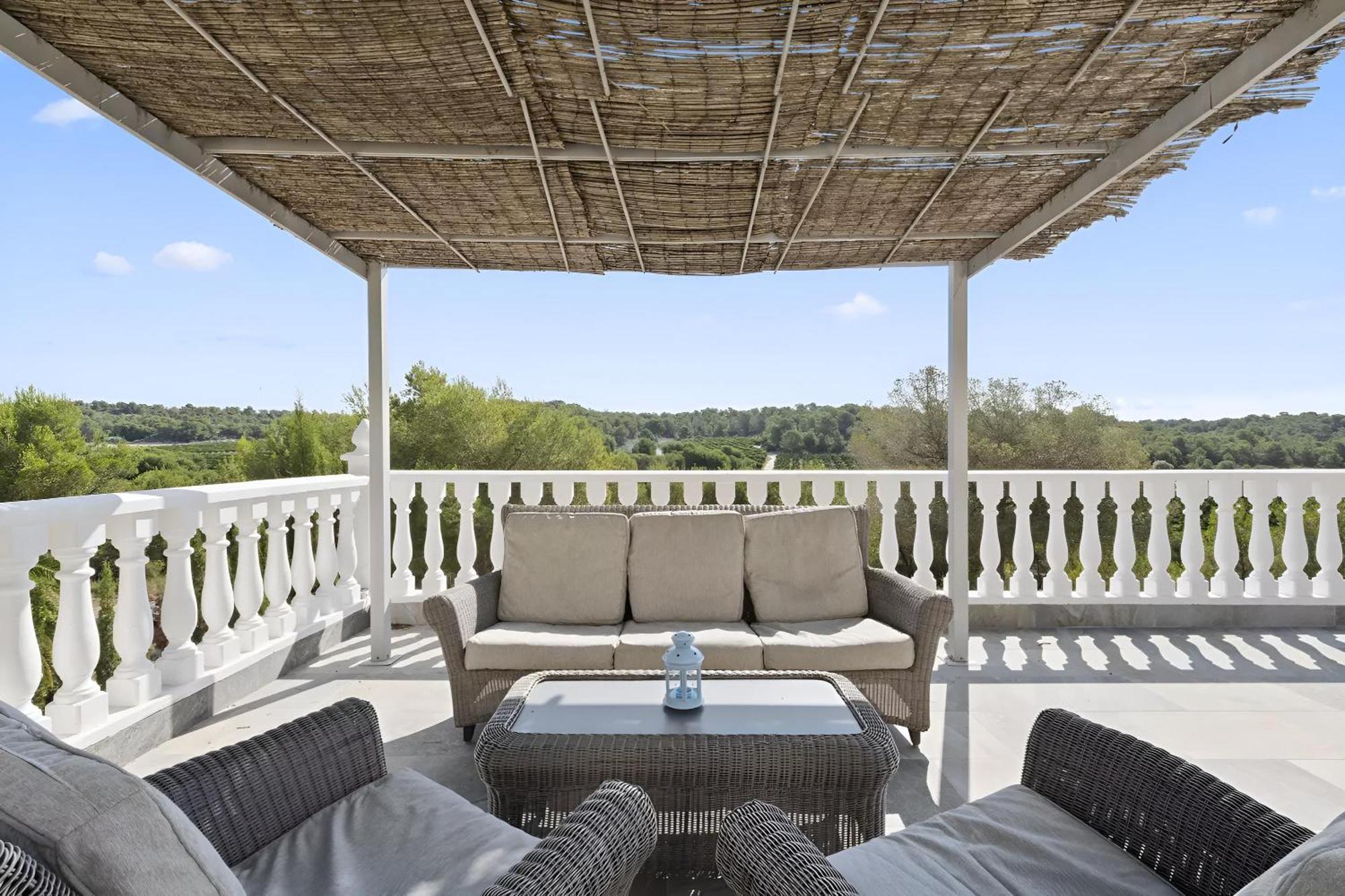 Kip, Private Pool & Jacuzzi Surrounded By Nature