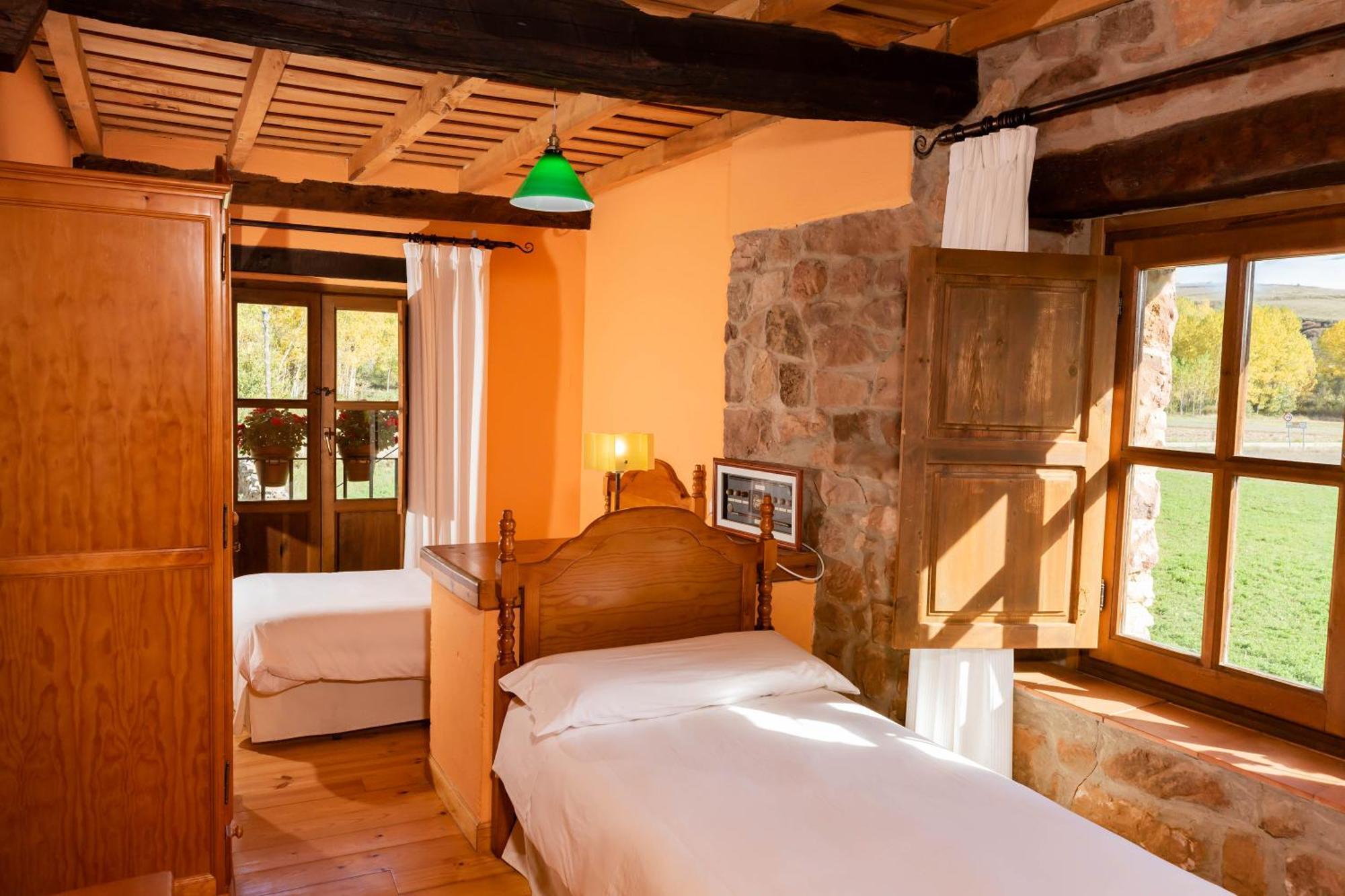 Rural La Acena Country house Quintanaluengos