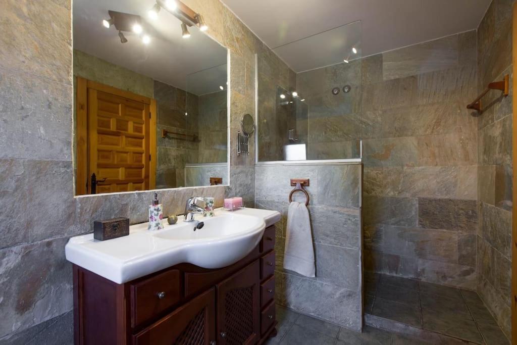 Rosales De Holiday home Venturada