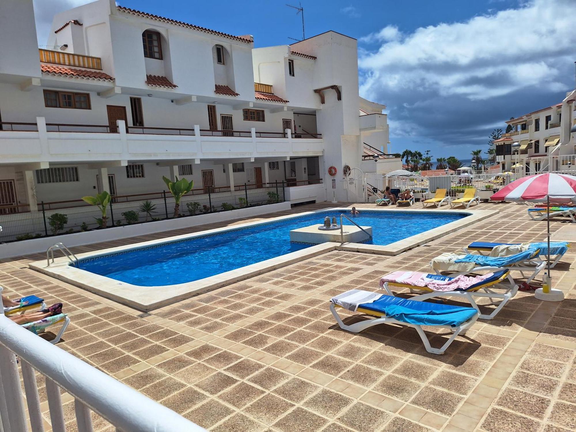 Parque Margarita, Terraza Vista Piscina Apartamento *