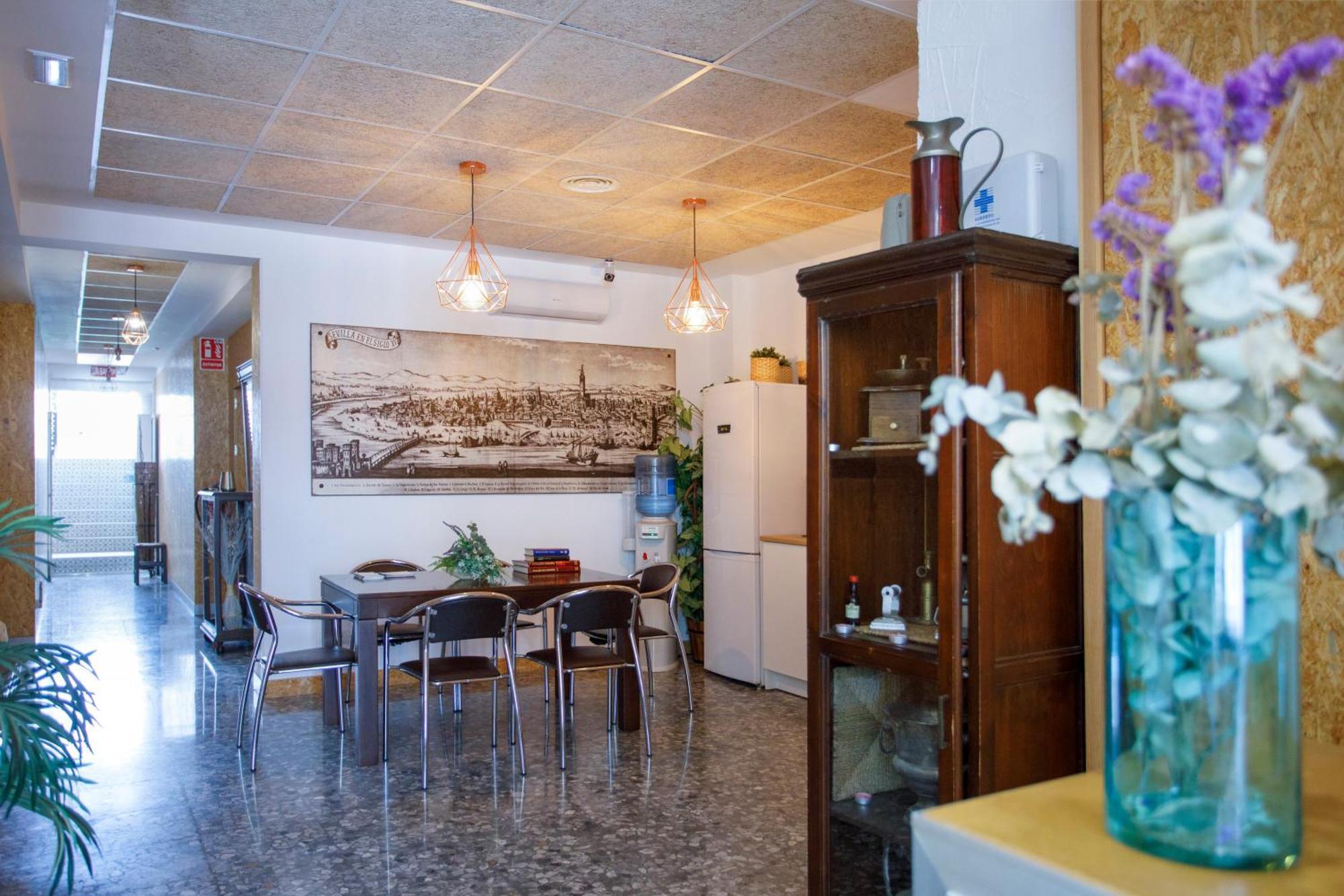 Italica Hostal *