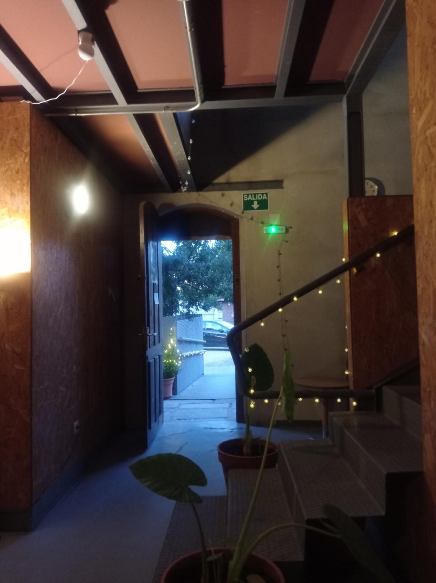 & Cafeteria Via De La Plata *