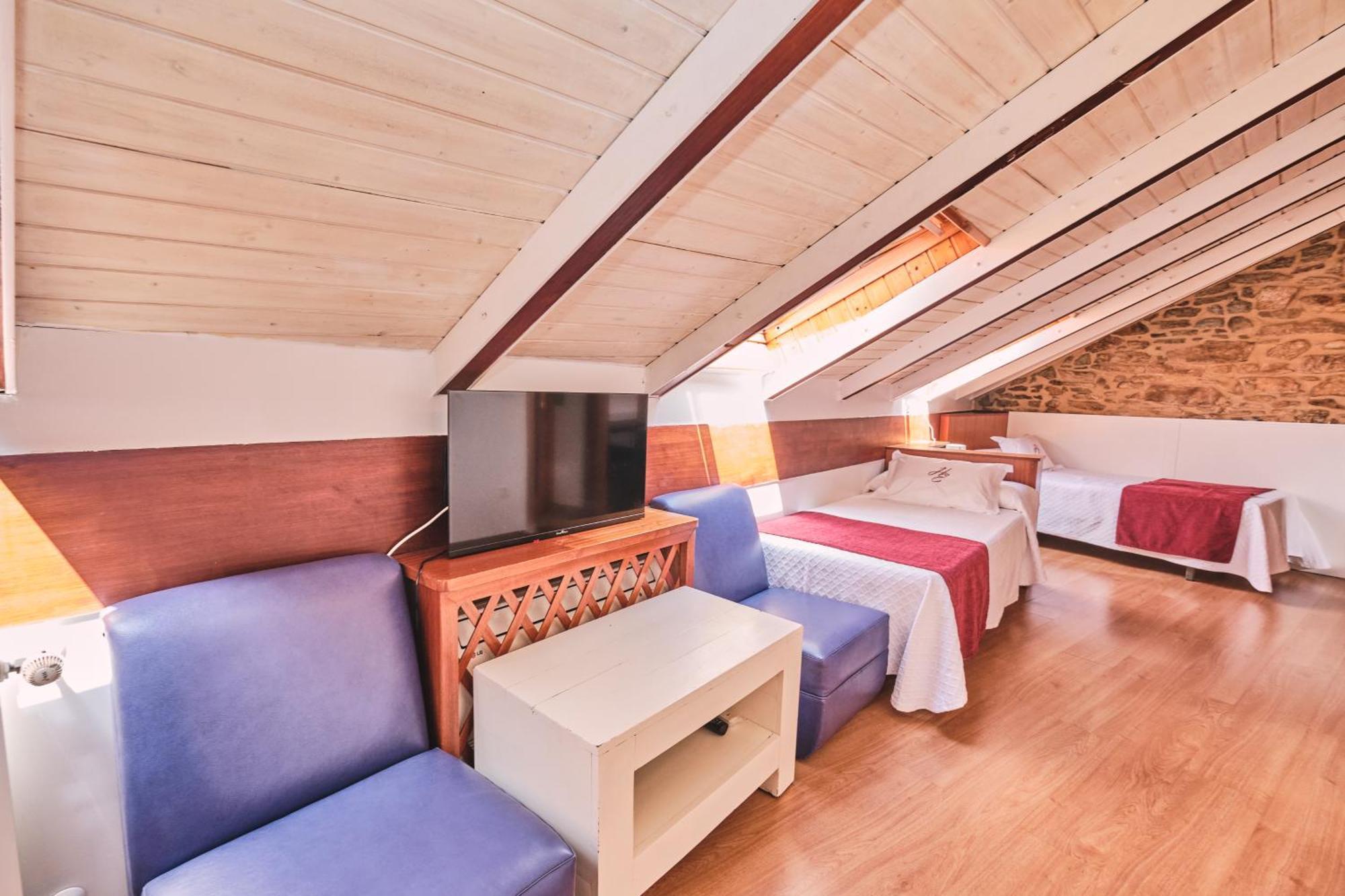 Entrecercas Hotel