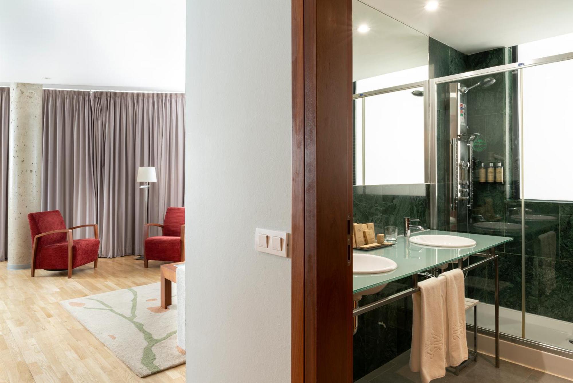 Hotel De 4*