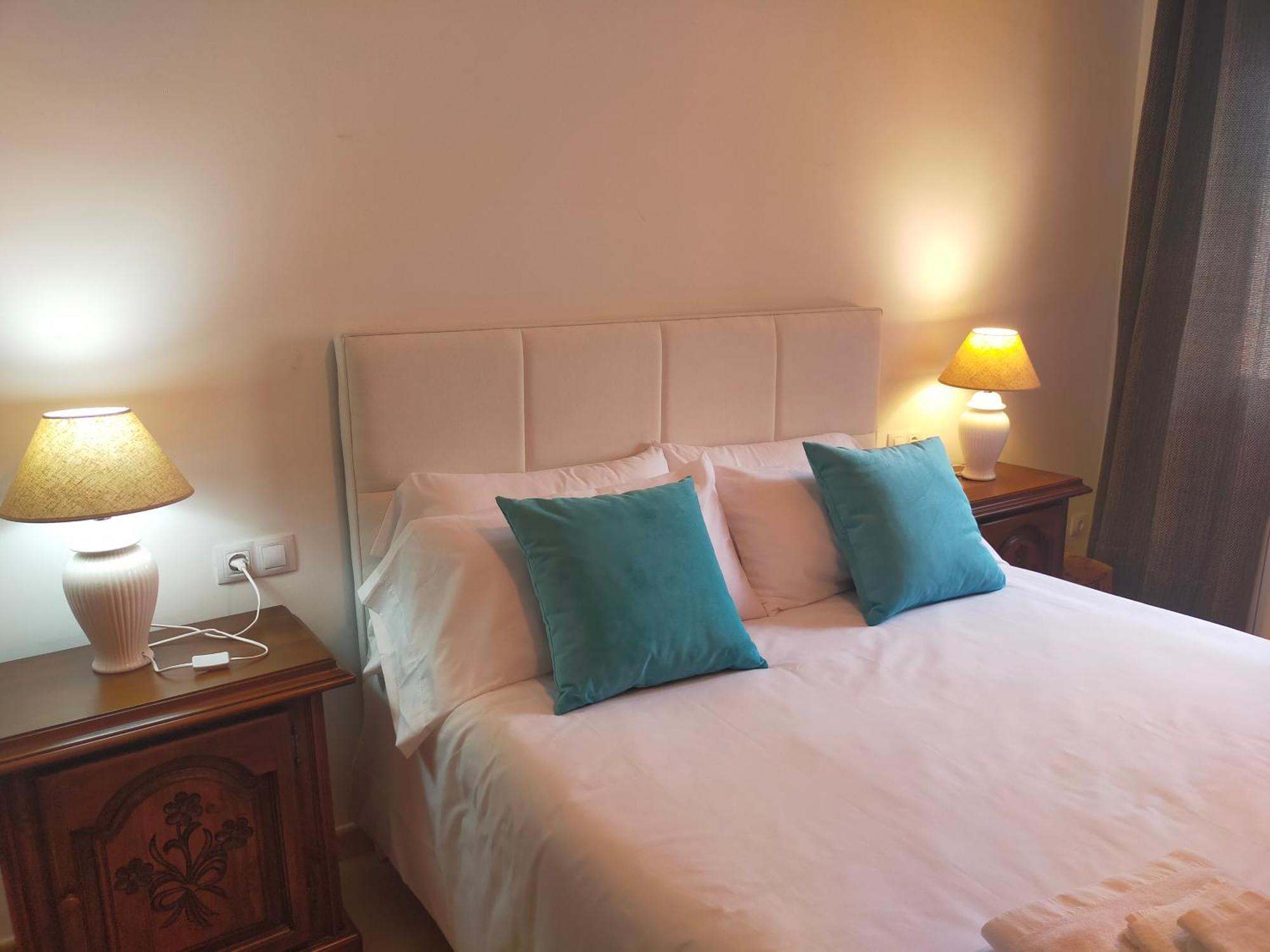 Apartamento Planas Soleado, Amplio Con Vistas Y Parking