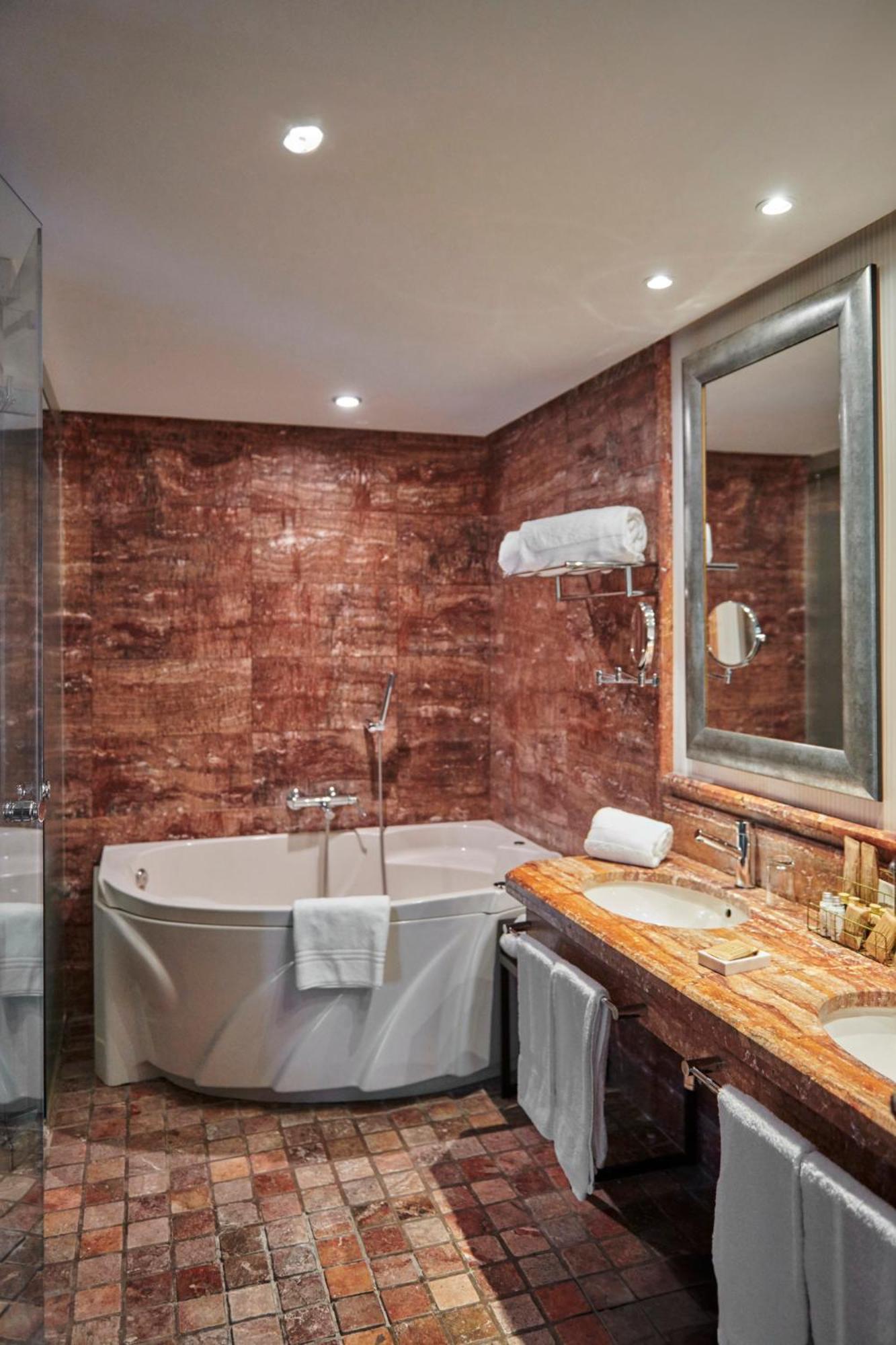 Hotel B Bou La Viñuela&spa 4*