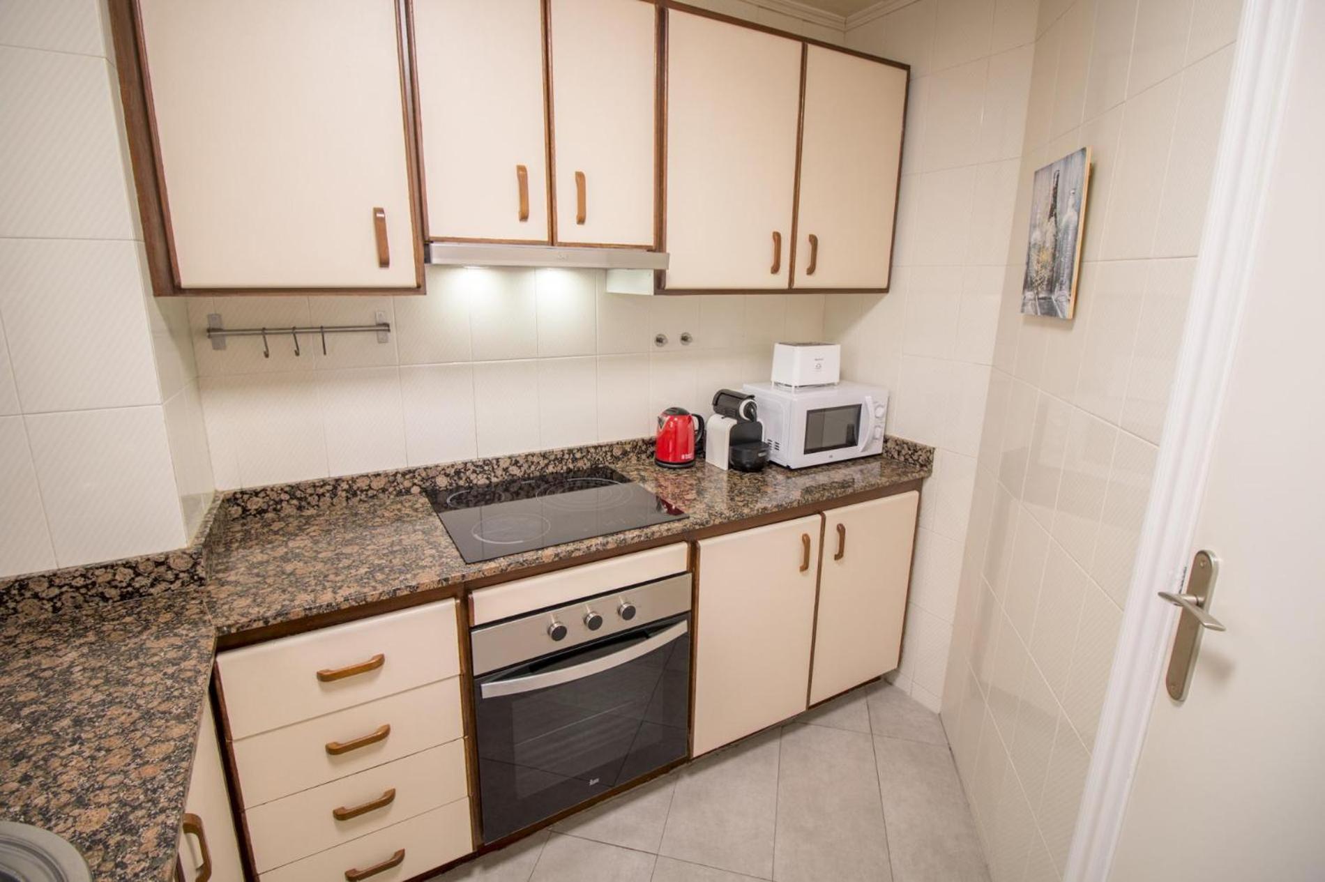 For 6 People, Equipped And Confortable Apartment L'Hospitalet de Llobregat