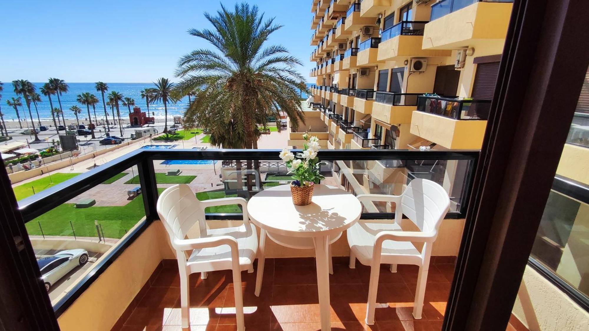 Aloha Playa With Ocean Views And Pools Apartamento