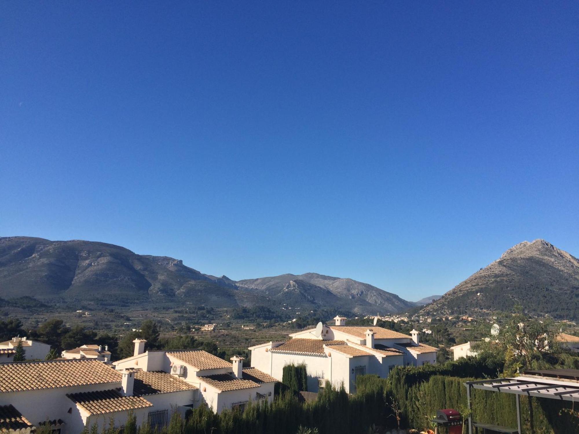 Stunning Mountain Views! Private With Fabulous Communal Pool! Сasa de vacaciones Murla