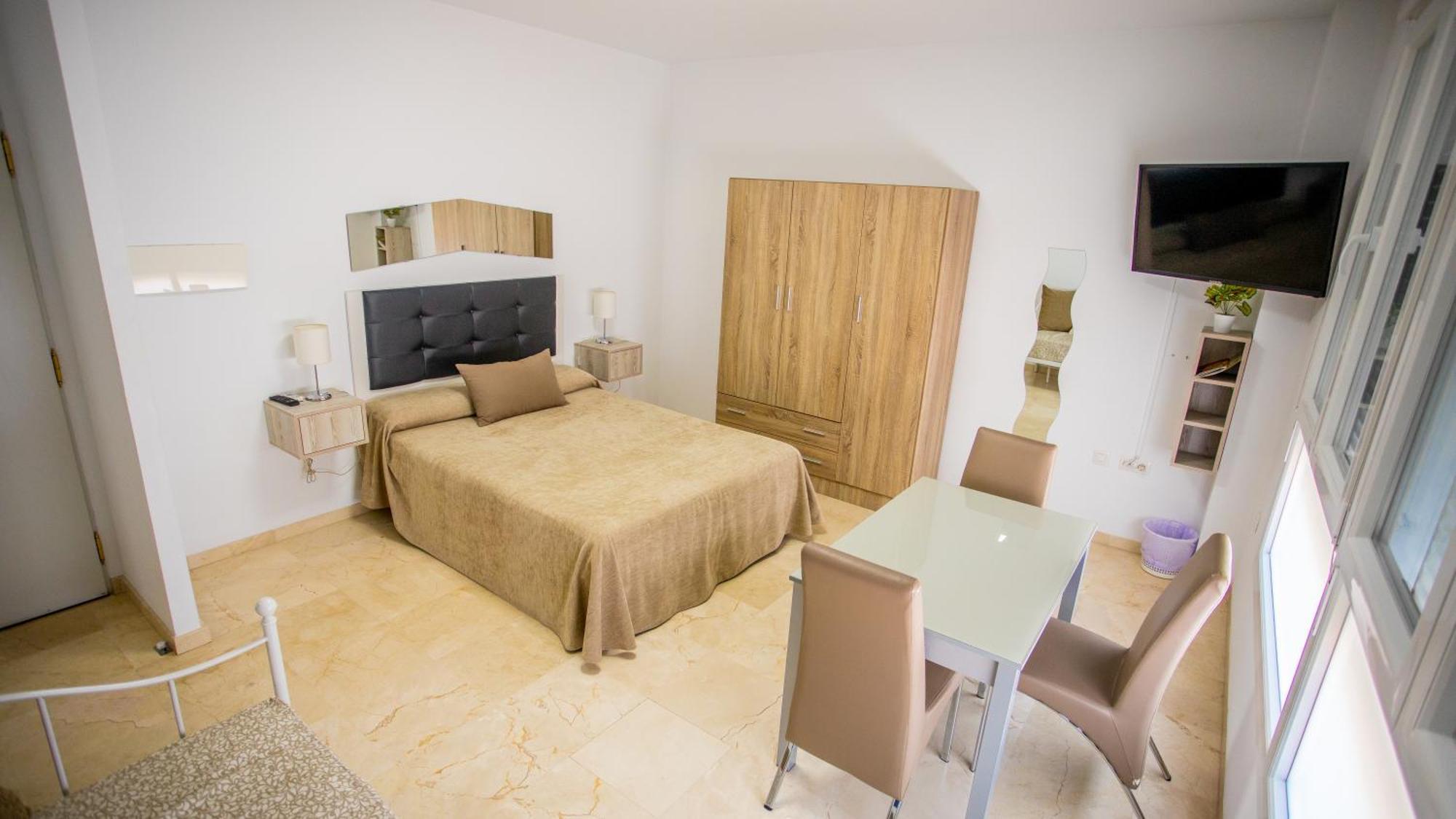 Hotel Enfasis-group 2*