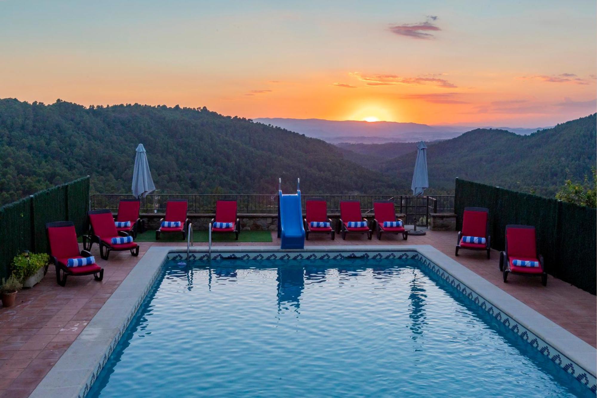 21 Sleeps Private Pool & Bbq Near Barcelona Villa *